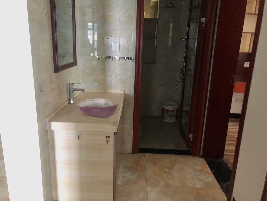 华润橡树湾 3室2厅1卫 2200.0元/月 华润橡树湾 3室2厅1卫 2200.0元/月室内图