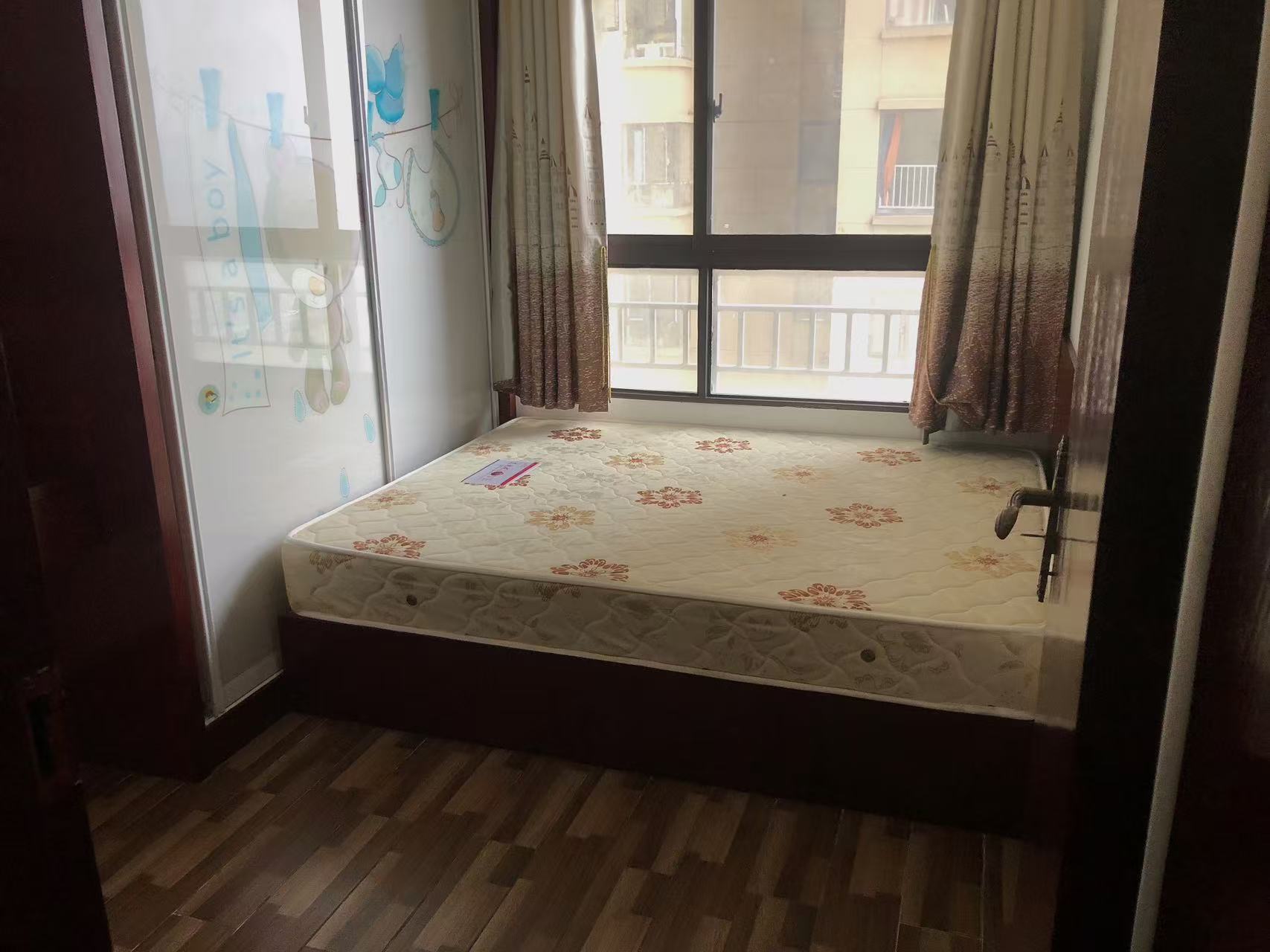 华润橡树湾 3室2厅1卫 2200.0元/月 华润橡树湾 3室2厅1卫 2200.0元/月室内图