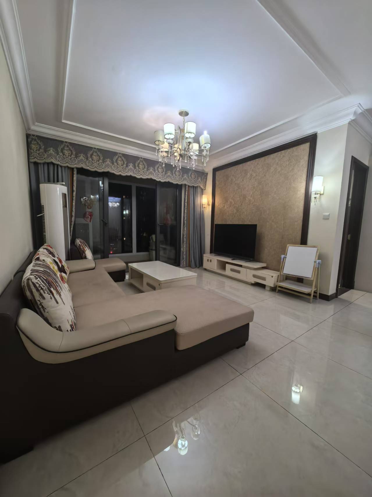 恒大华府 3室2厅1卫 2000.0元/月 恒大华府 3室2厅1卫 2000.0元/月室内图