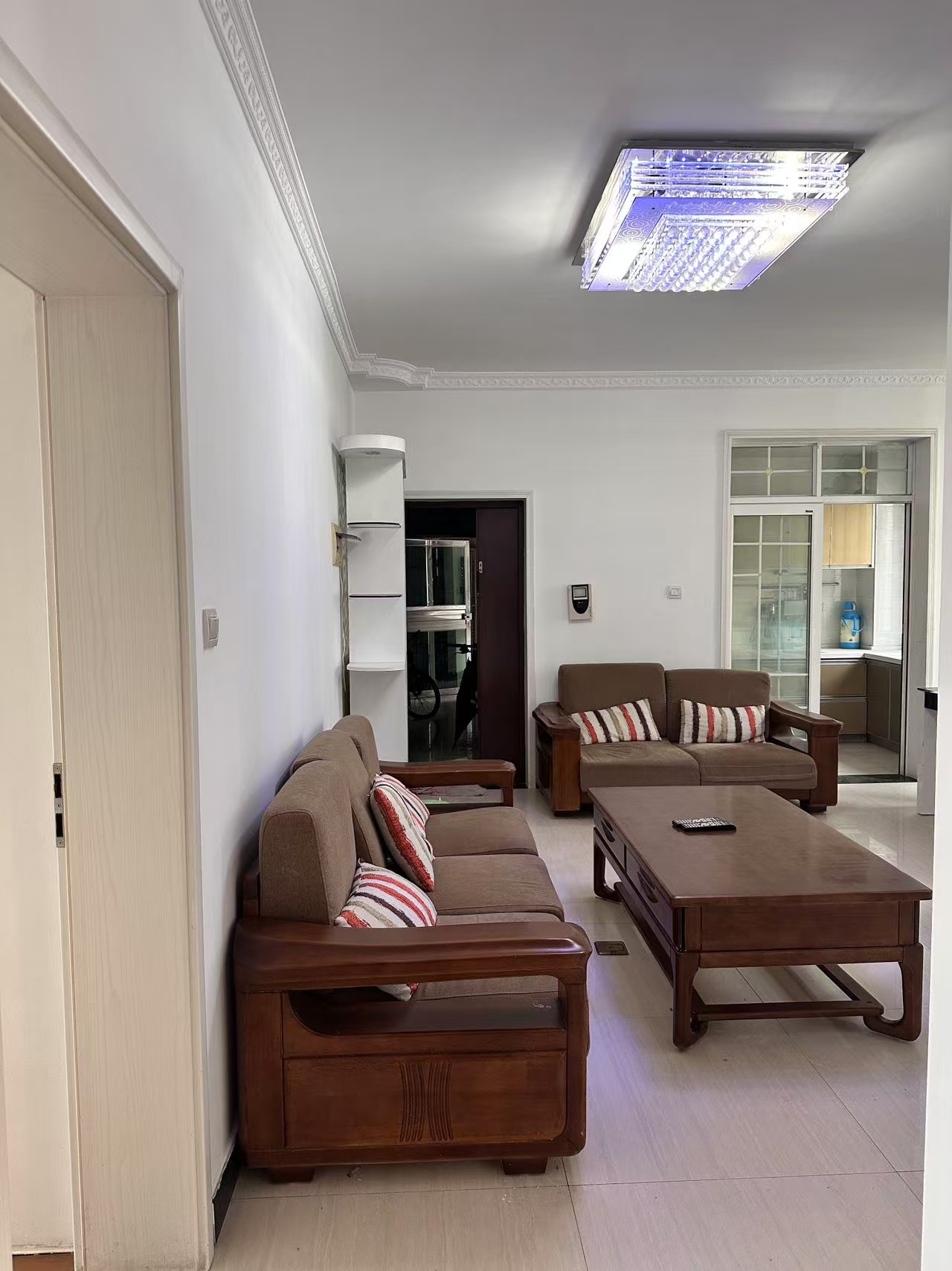 益欣园小区 3室2厅2卫 1200.0元/月 益欣园小区 3室2厅2卫 1200.0元/月室内图