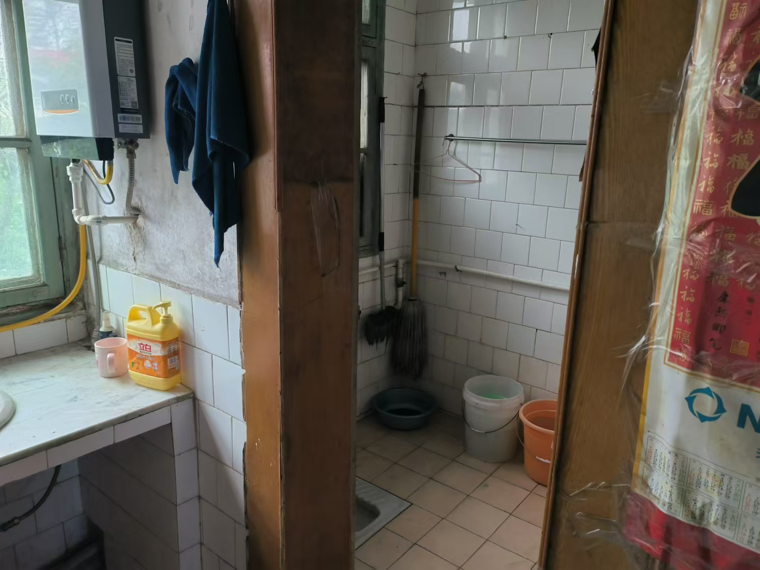 洪家村社区(卫生监督局家属区)  3室2厅1卫    1000.0元/月 洪家村社区(卫生监督局家属区)  3室2厅1卫    1000.0元/月室内图