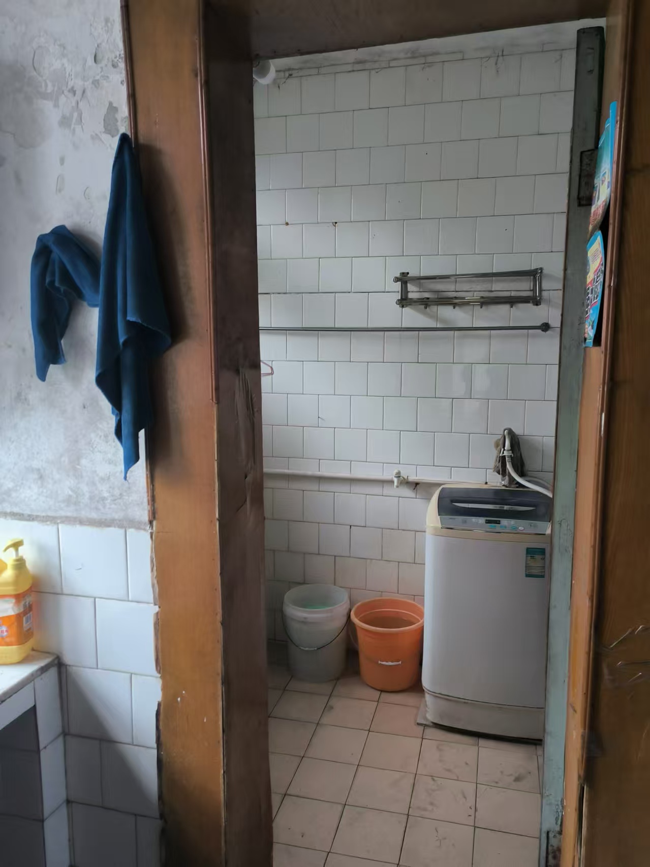 洪家村社区(卫生监督局家属区)  3室2厅1卫    1000.0元/月 洪家村社区(卫生监督局家属区)  3室2厅1卫    1000.0元/月室内图