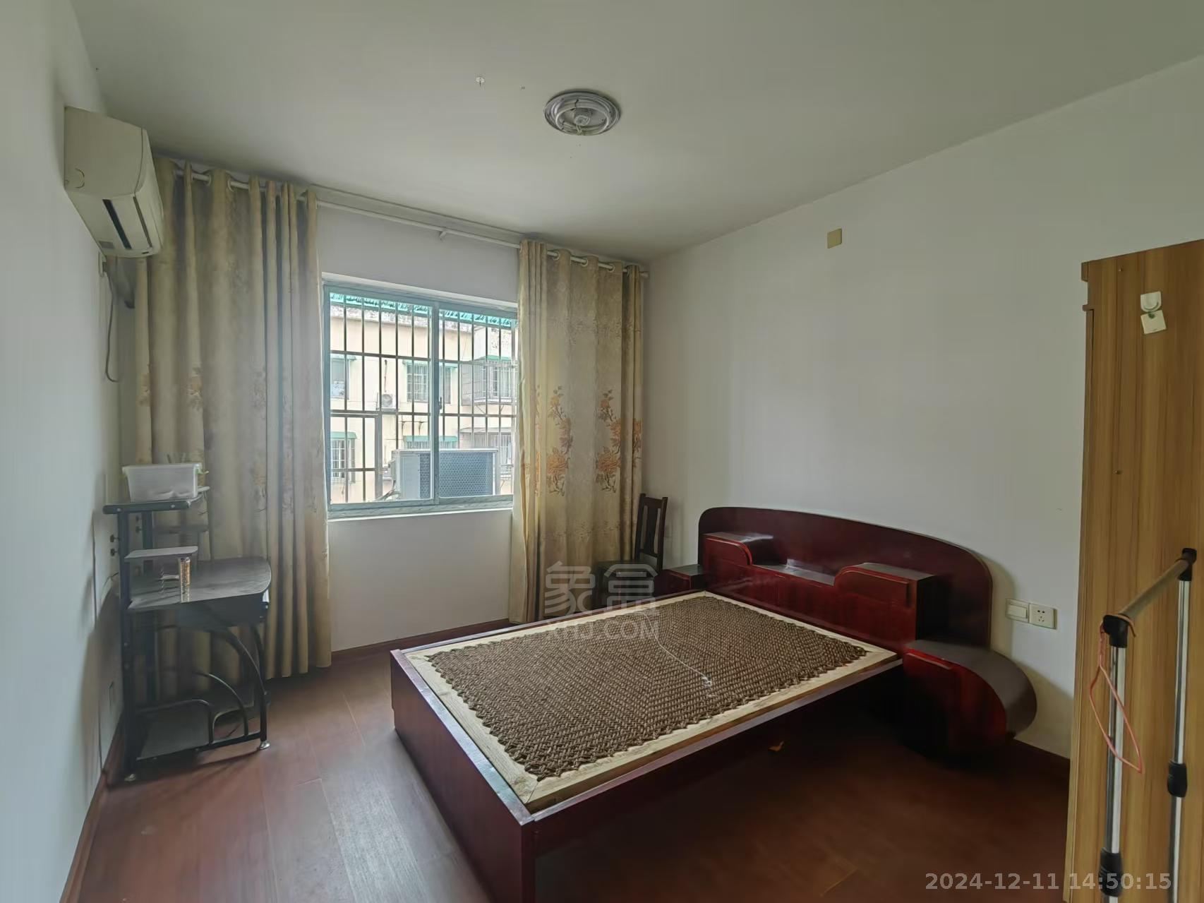 康华小区 4室2厅2卫 1800.0元/月 康华小区 4室2厅2卫 1800.0元/月室内图