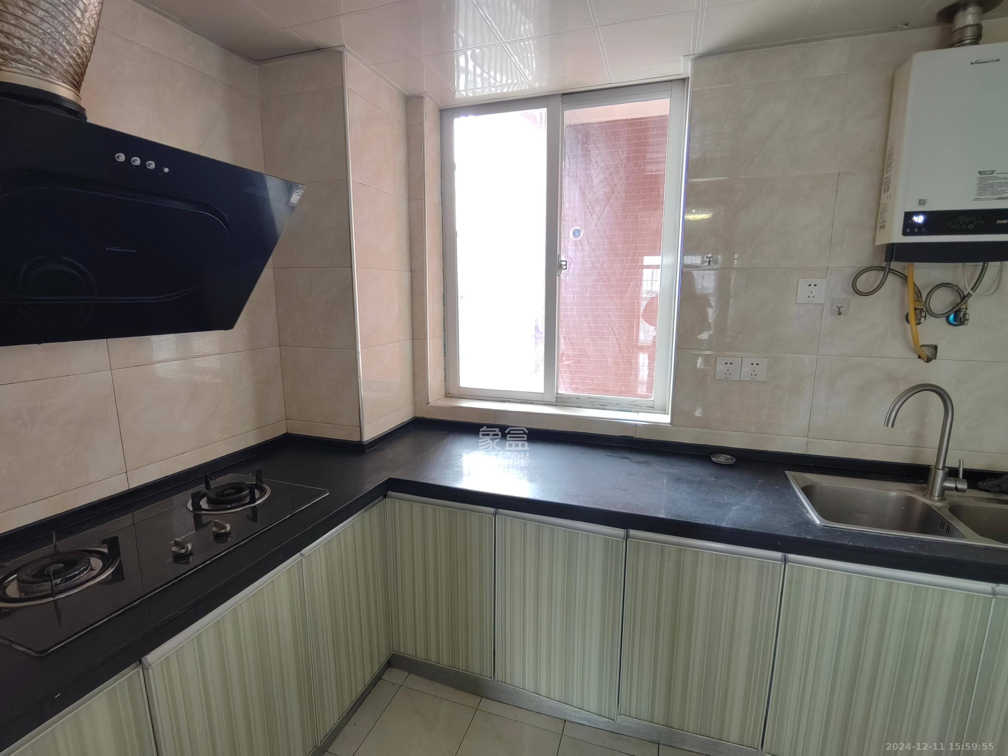 理工大学职工单位房青年汇 3室2厅2卫 2300.0元/月 理工大学职工单位房青年汇 3室2厅2卫 2300.0元/月室内图