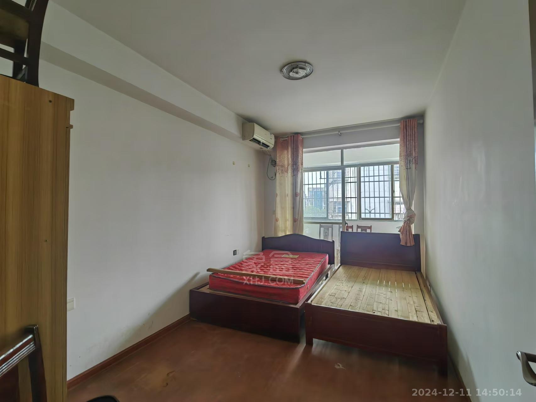 康华小区 4室2厅2卫 1800.0元/月 康华小区 4室2厅2卫 1800.0元/月室内图