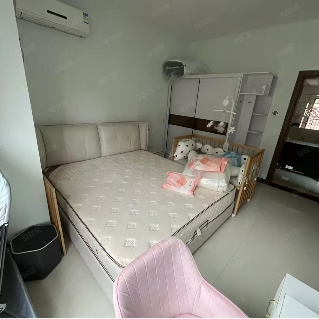 江畔人家  1室1厅1卫    99.0万 江畔人家  1室1厅1卫    99.0万客厅