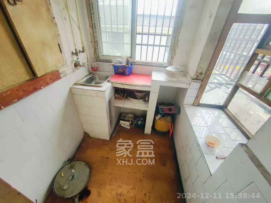 坡子街散盘 1室2厅1卫 2000.0元/月 坡子街散盘 1室2厅1卫 2000.0元/月室内图