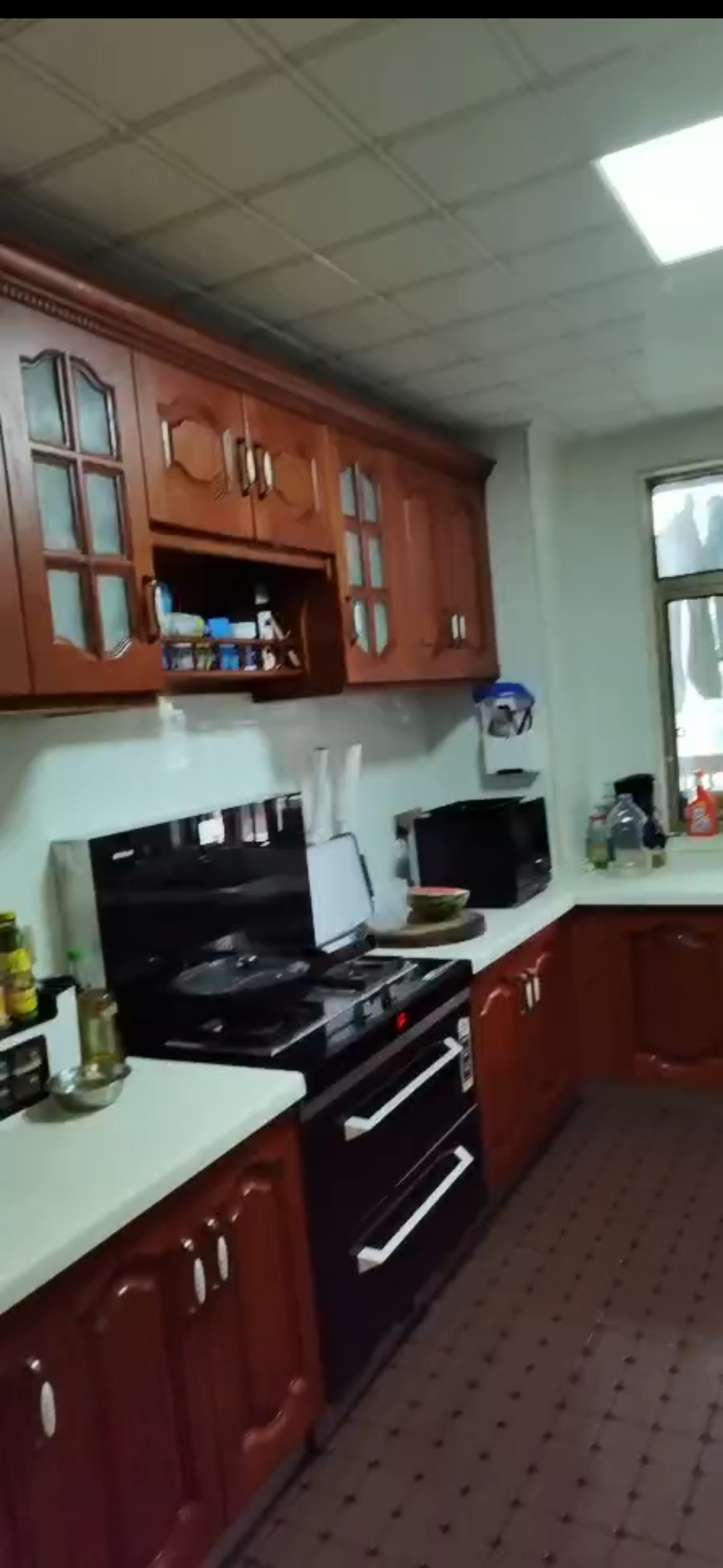 财苑小区 5室2厅2卫 185.0万 财苑小区 5室2厅2卫 185.0万客厅