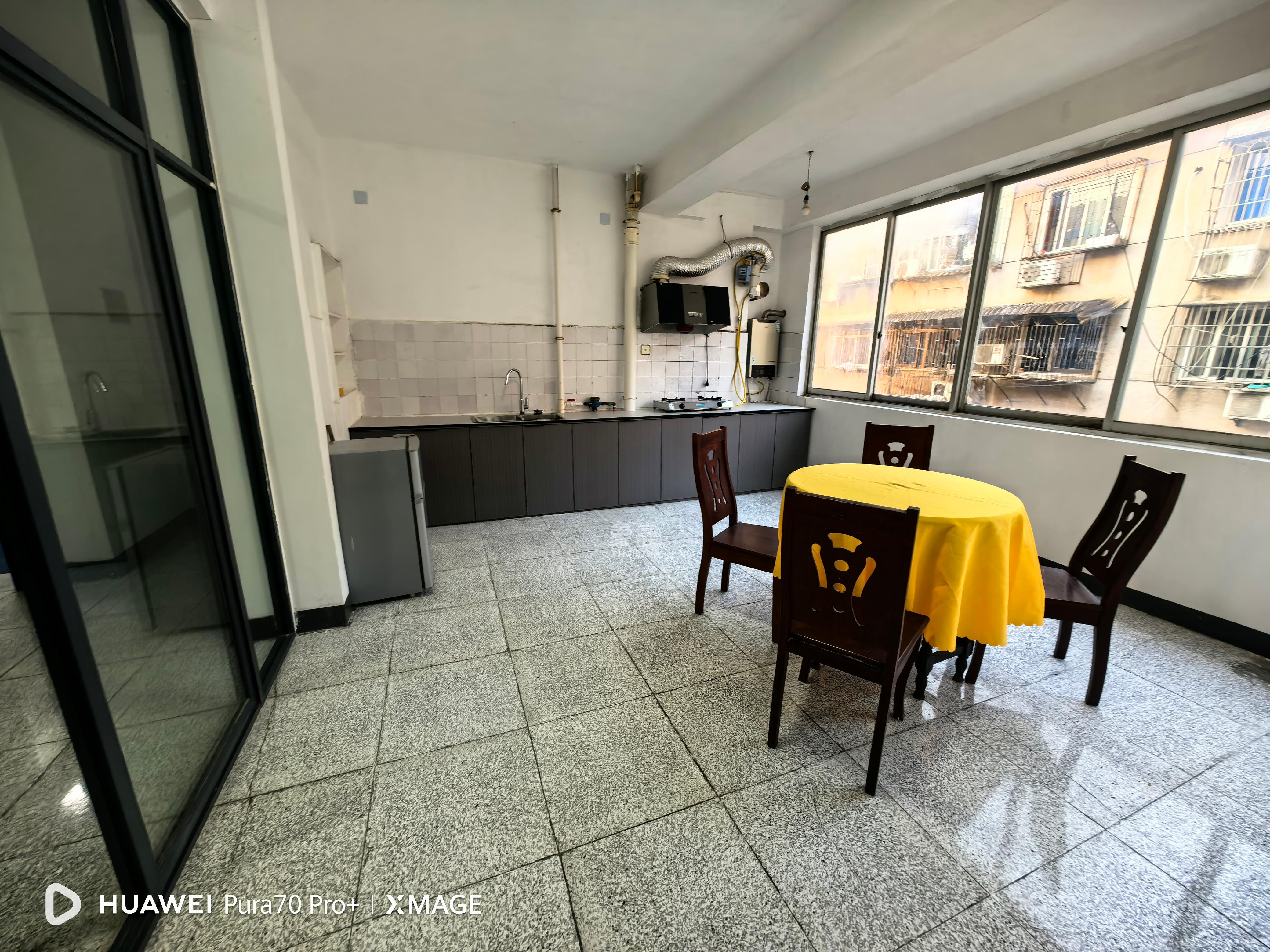 天韵家园 3室2厅2卫 2000.0元/月 天韵家园 3室2厅2卫 2000.0元/月室内图