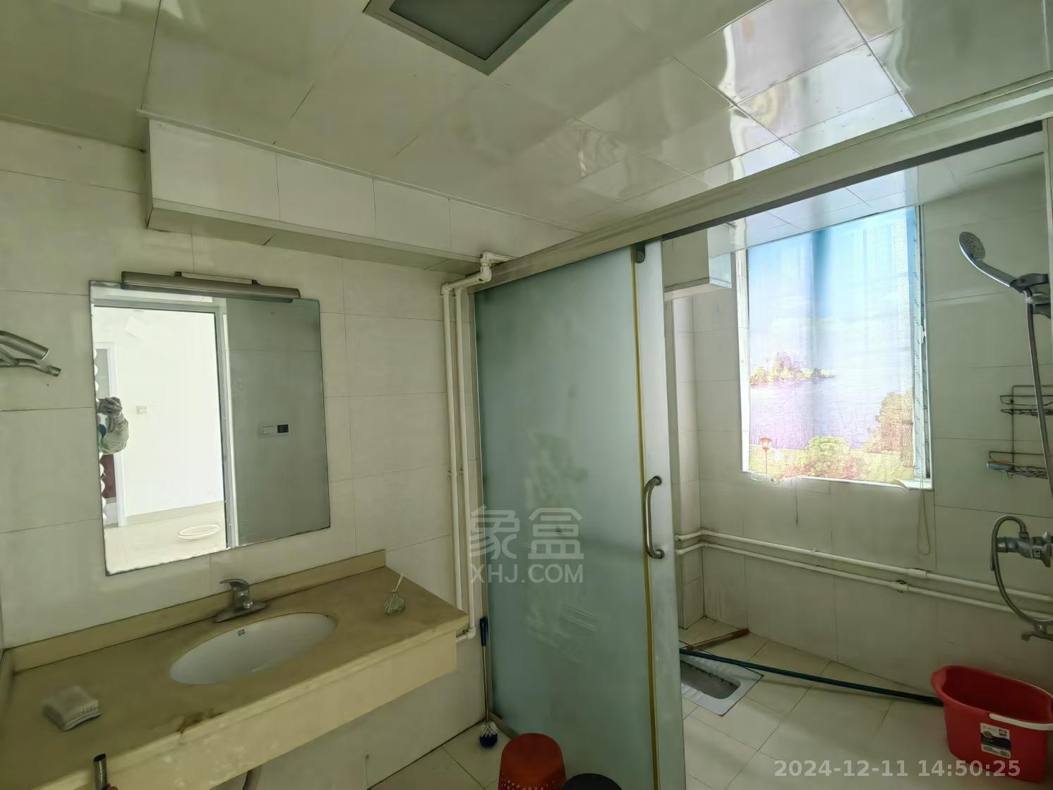 康华小区 4室2厅2卫 1800.0元/月 康华小区 4室2厅2卫 1800.0元/月室内图