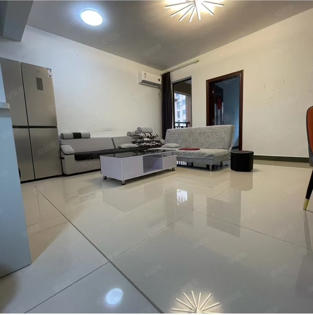 江畔人家  1室1厅1卫    99.0万 江畔人家  1室1厅1卫    99.0万客厅