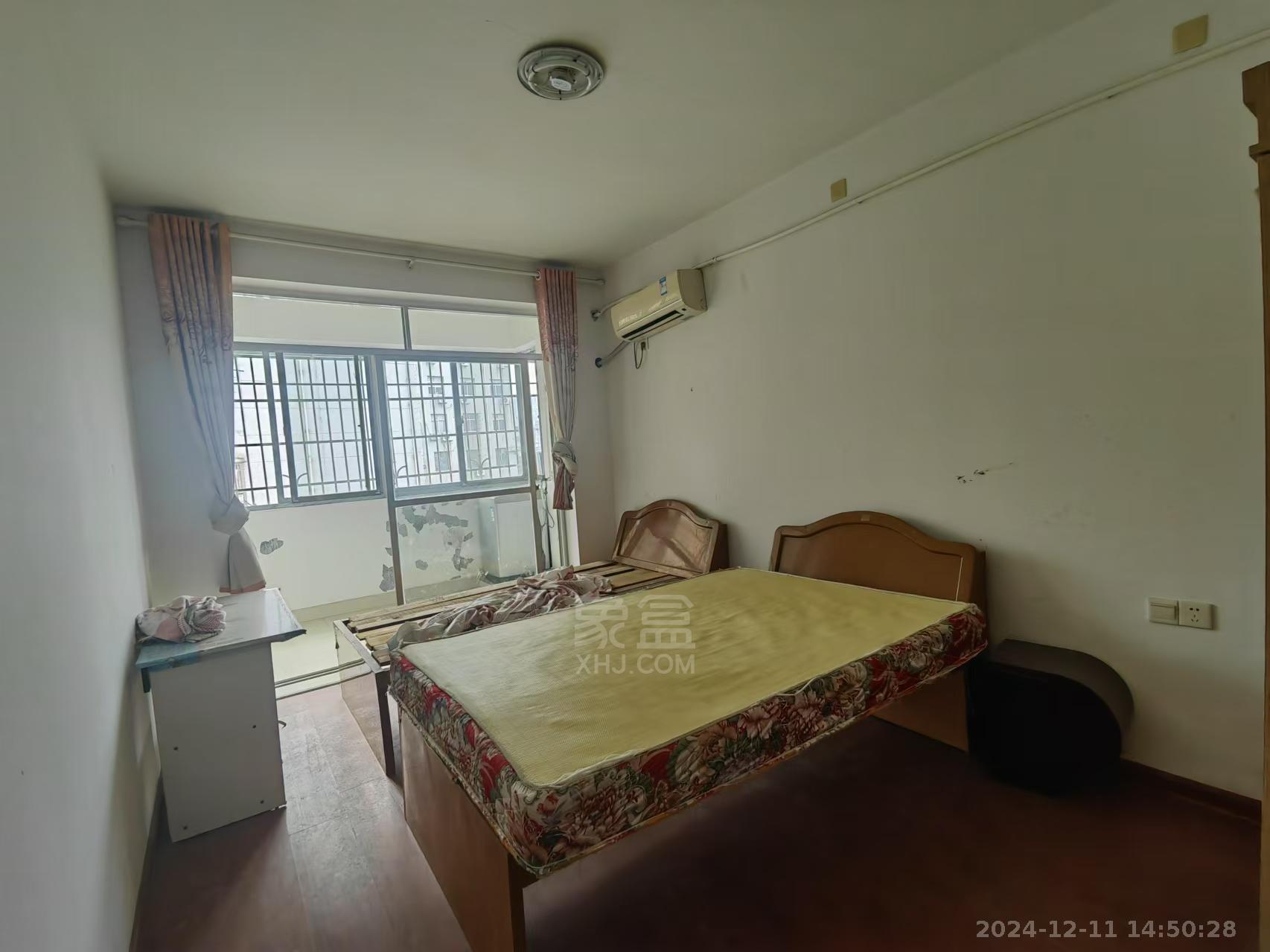 康华小区 4室2厅2卫 1800.0元/月 康华小区 4室2厅2卫 1800.0元/月室内图