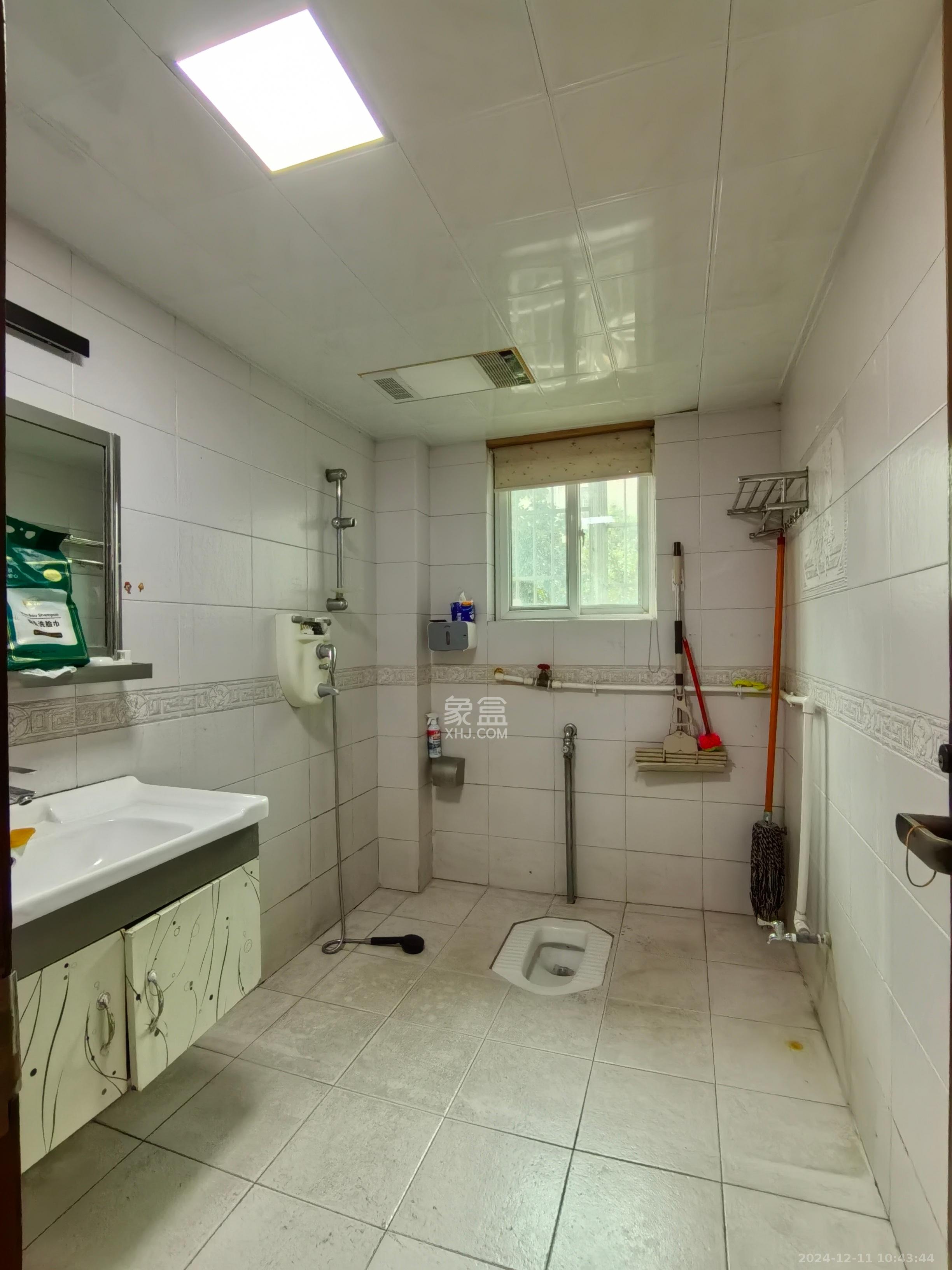 下大垅干部宿舍小区 3室2厅2卫 3200.0元/月 下大垅干部宿舍小区 3室2厅2卫 3200.0元/月室内图