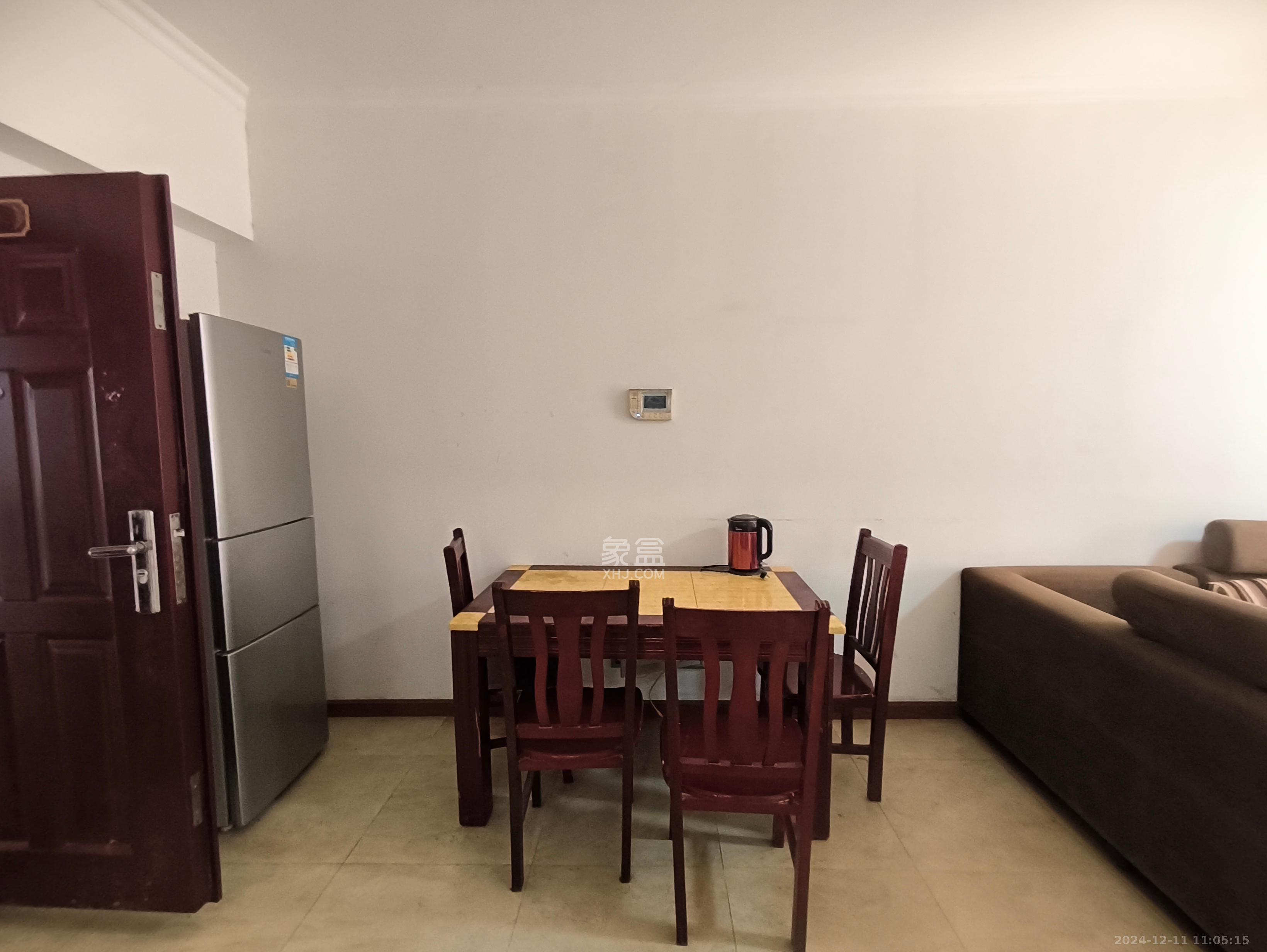 中信凯旋蓝岸(中信新城三期) 3室2厅1卫 2000.0元/月 中信凯旋蓝岸(中信新城三期) 3室2厅1卫 2000.0元/月室内图