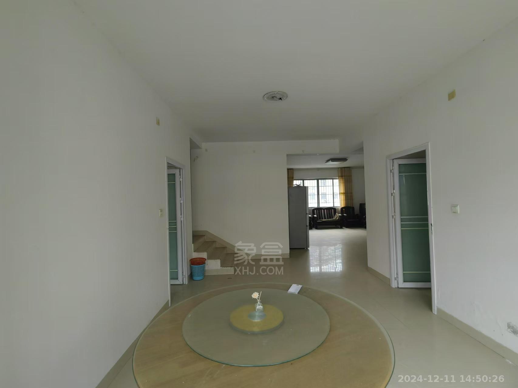 康华小区 4室2厅2卫 1800.0元/月 康华小区 4室2厅2卫 1800.0元/月室内图