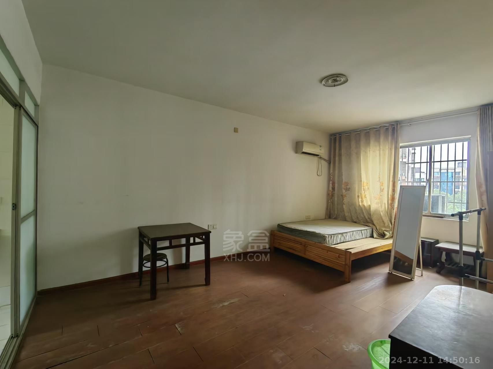 康华小区 4室2厅2卫 1800.0元/月 康华小区 4室2厅2卫 1800.0元/月室内图