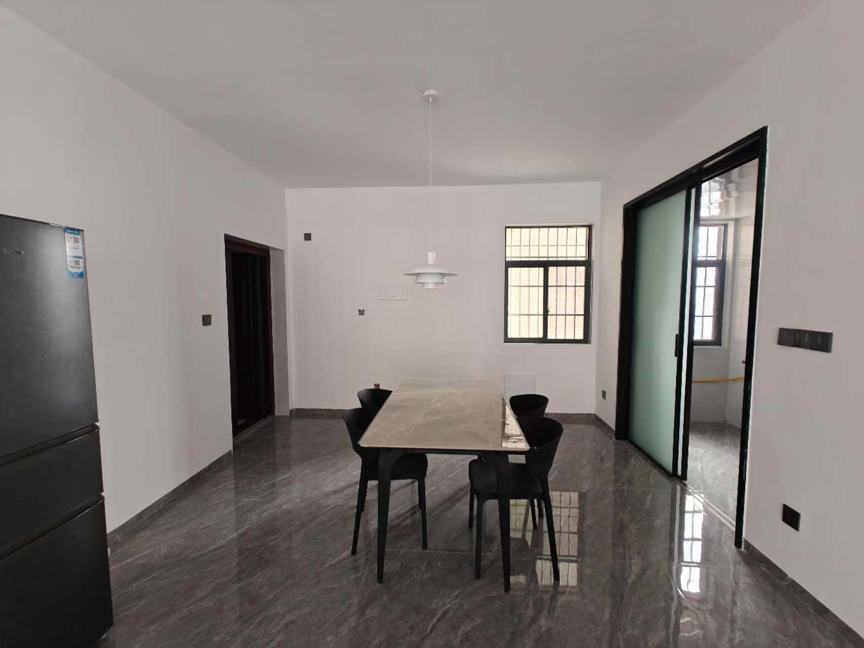 互助小区电梯房 3室2厅2卫 2000.0元/月 互助小区电梯房 3室2厅2卫 2000.0元/月室内图