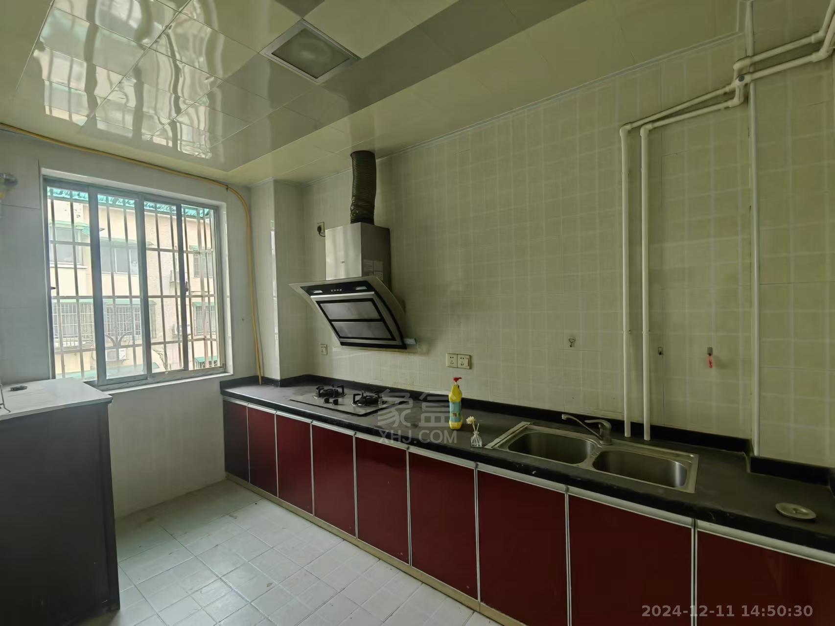 康华小区 4室2厅2卫 1800.0元/月 康华小区 4室2厅2卫 1800.0元/月室内图