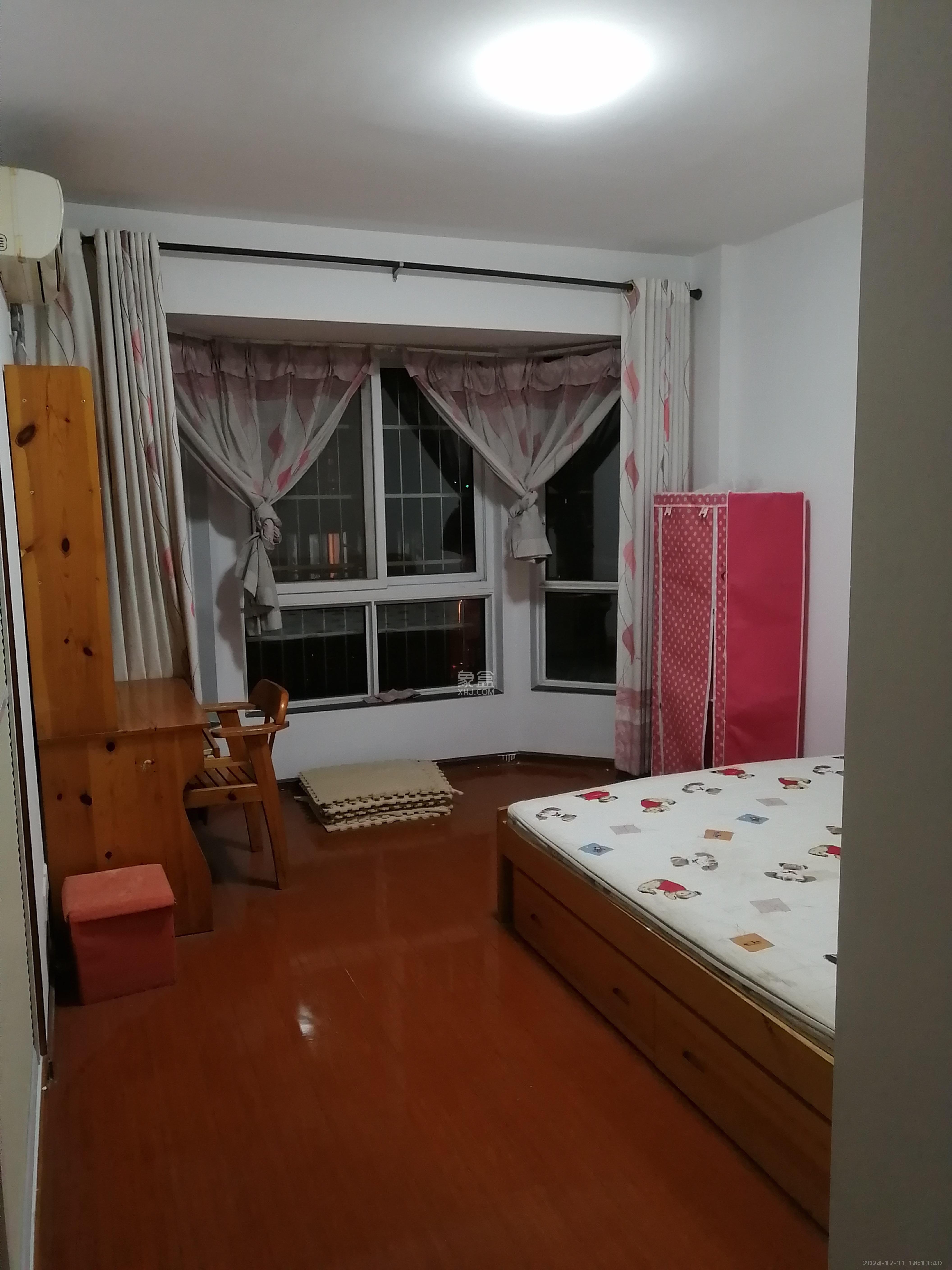 黄荆小区 3室1厅1卫 2500.0元/月 黄荆小区 3室1厅1卫 2500.0元/月室内图