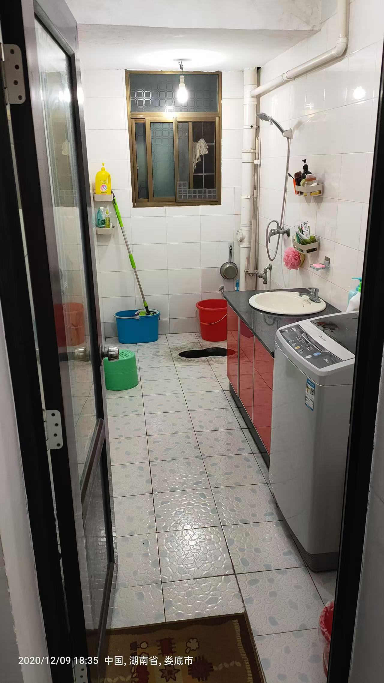 长青居民生活小区  4室2厅2卫    48.0万卫生间