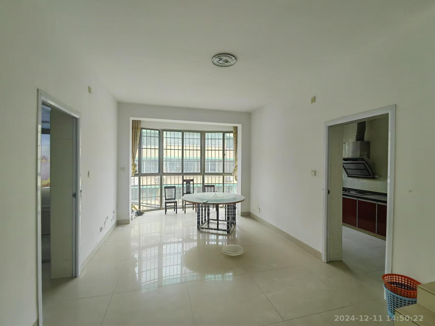 康华小区 4室2厅2卫 1800.0元/月 康华小区 4室2厅2卫 1800.0元/月室内图