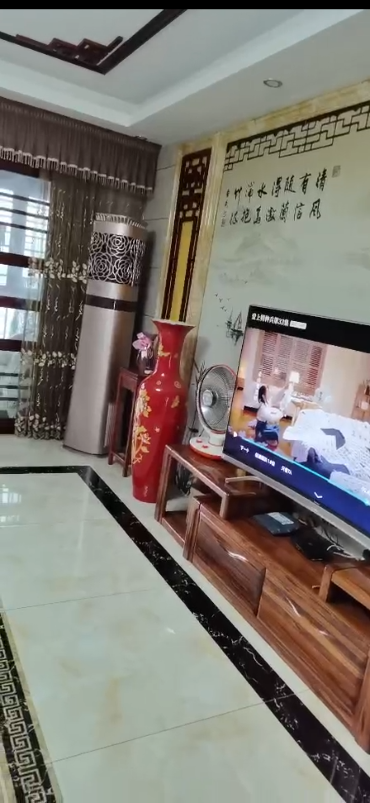 财苑小区 5室2厅2卫 185.0万 财苑小区 5室2厅2卫 185.0万客厅