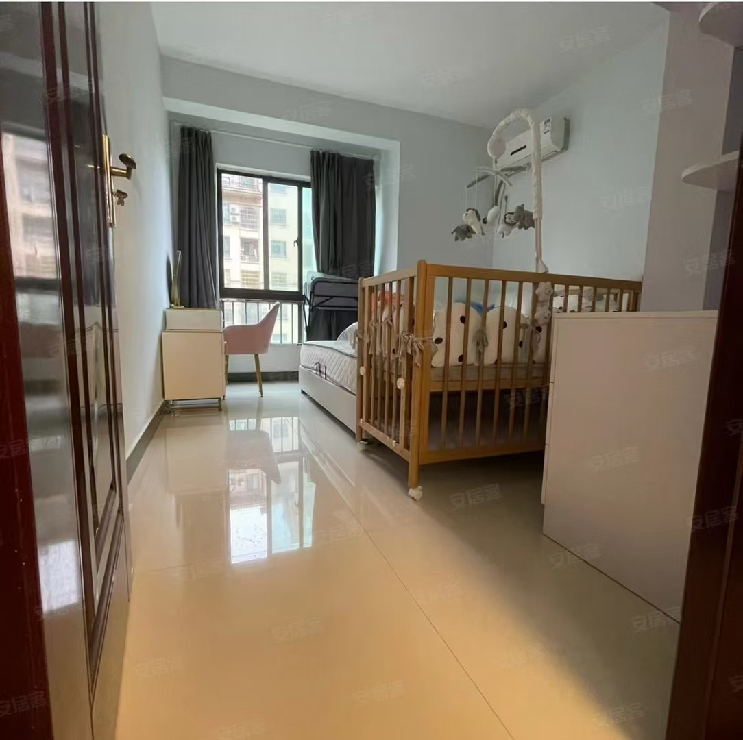 江畔人家  1室1厅1卫    99.0万 江畔人家  1室1厅1卫    99.0万客厅