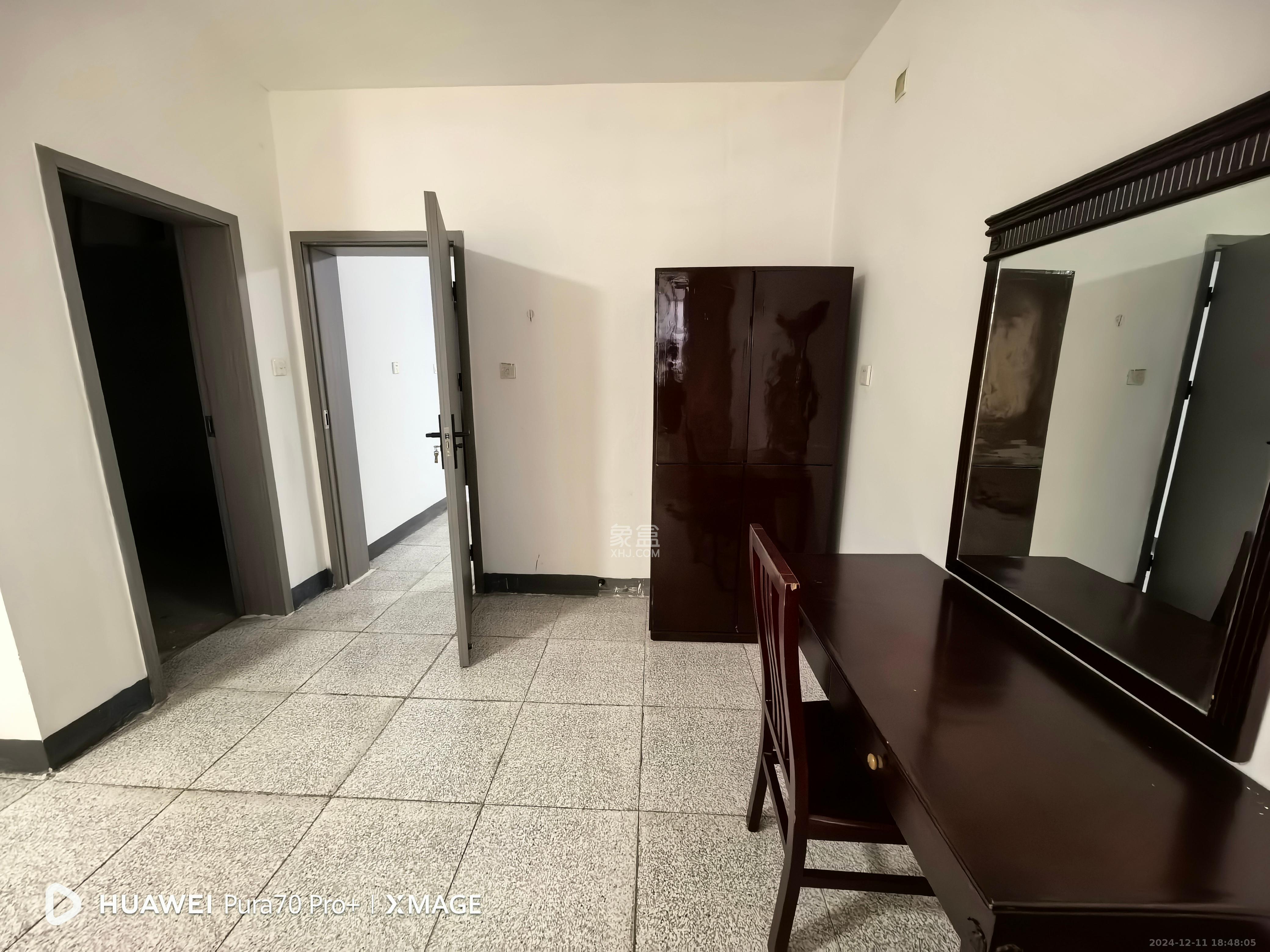 天韵家园 3室2厅2卫 2000.0元/月 天韵家园 3室2厅2卫 2000.0元/月室内图