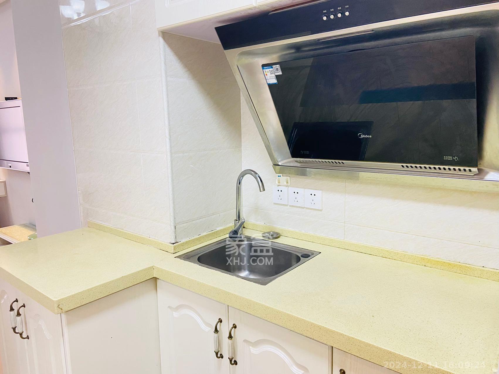 新世界广场 1室1厅1卫 1700.0元/月 新世界广场 1室1厅1卫 1700.0元/月室内图