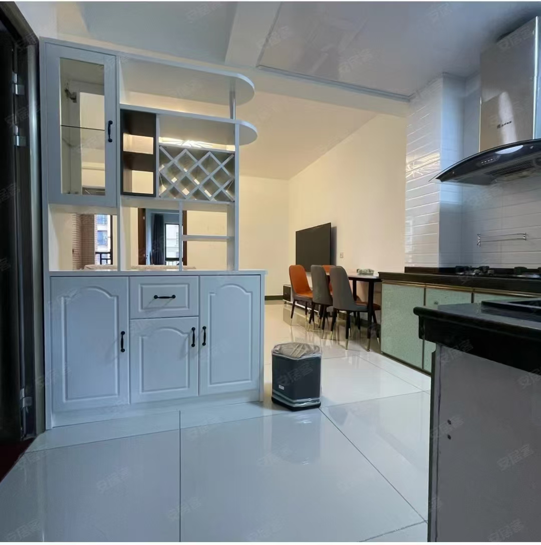 江畔人家  1室1厅1卫    99.0万 江畔人家  1室1厅1卫    99.0万客厅