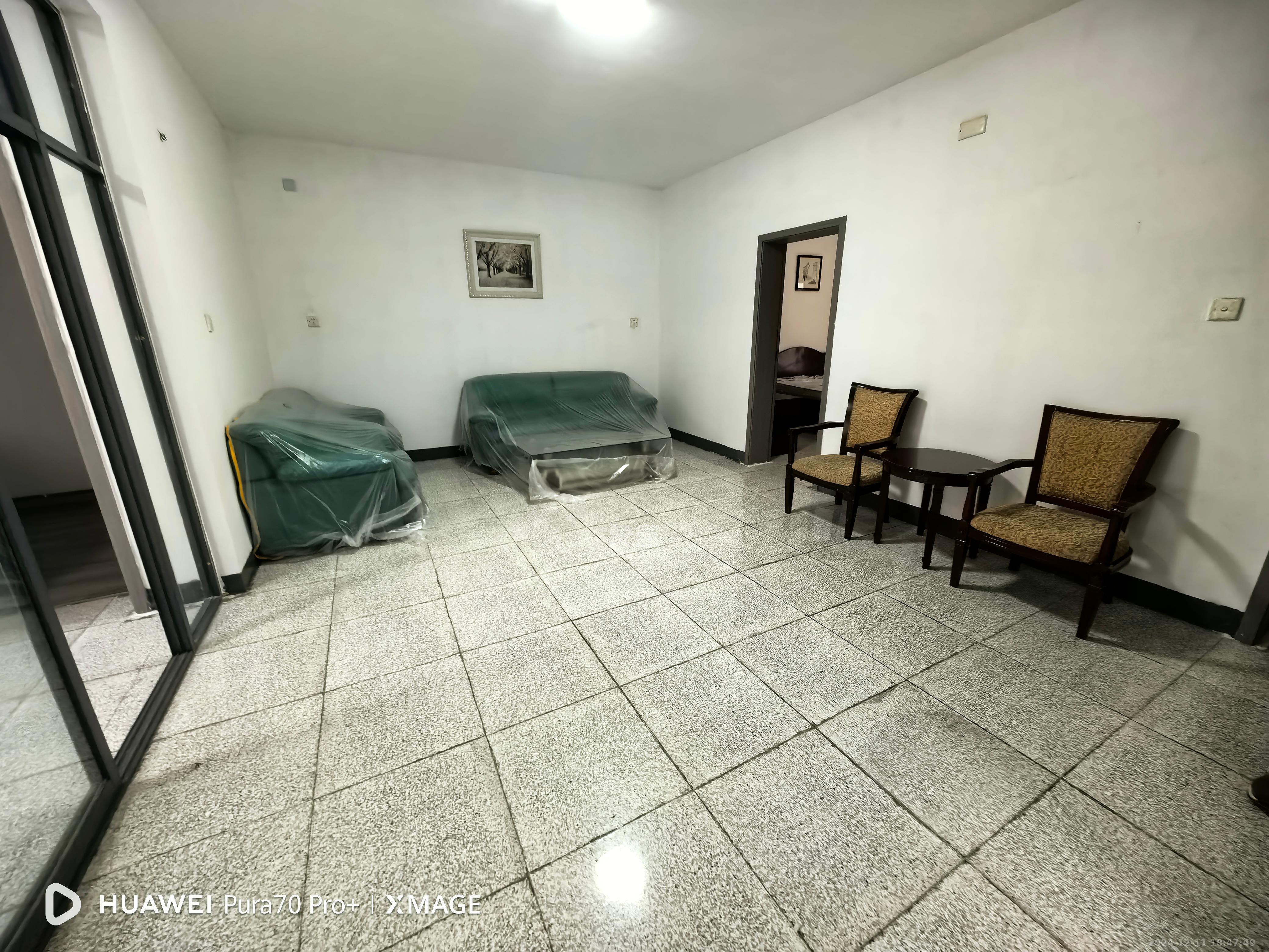 天韵家园 3室2厅2卫 2000.0元/月 天韵家园 3室2厅2卫 2000.0元/月室内图