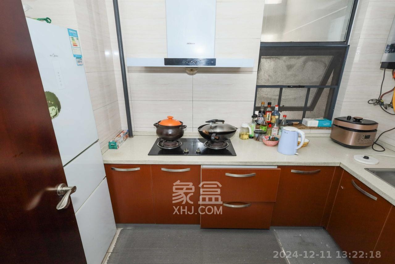 好莱城（弘德西街）  3室2厅2卫   2400.00元/月室内图