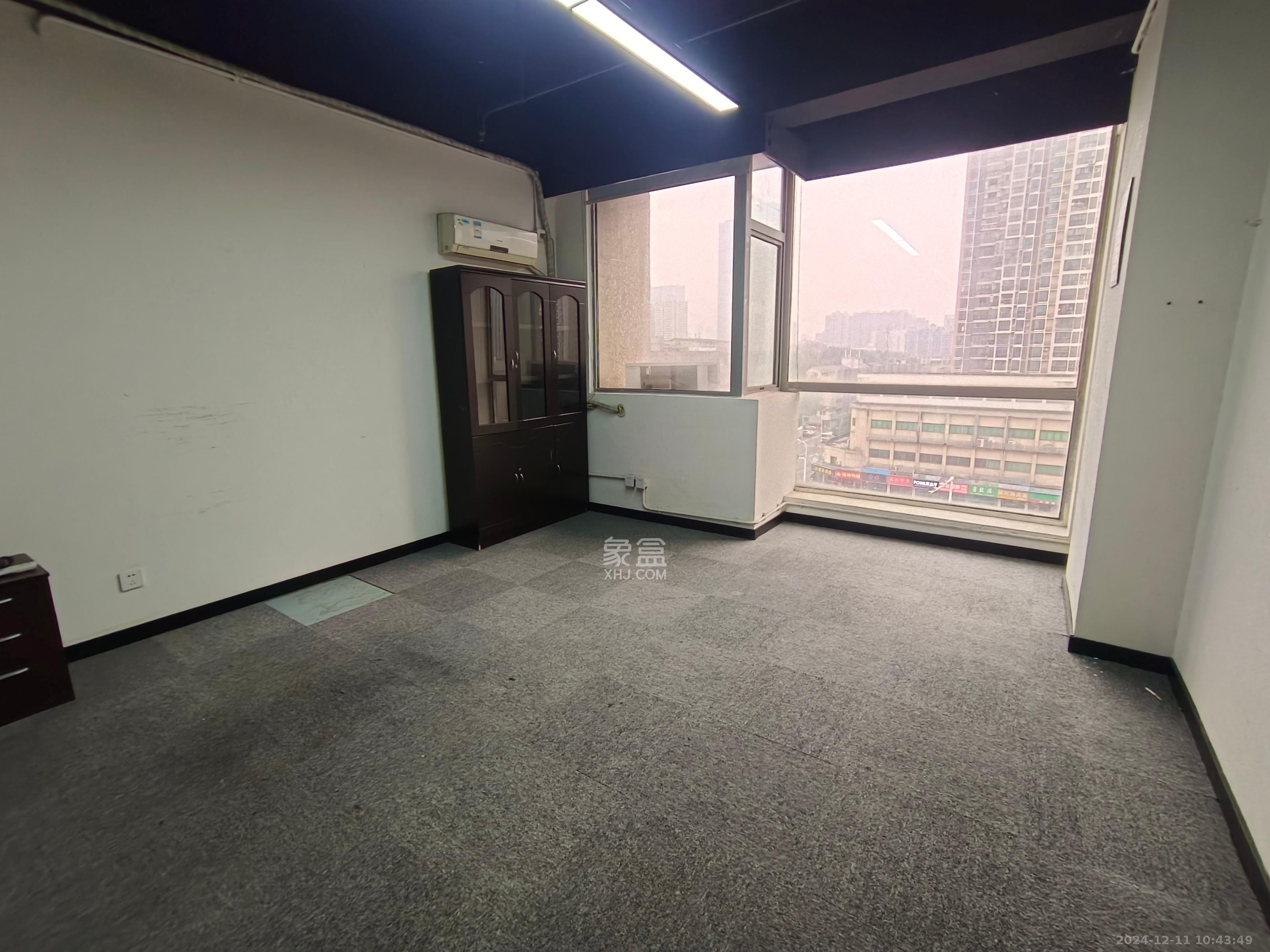 百脑汇大厦（友阿百货）   56.74㎡     1900.00元/月