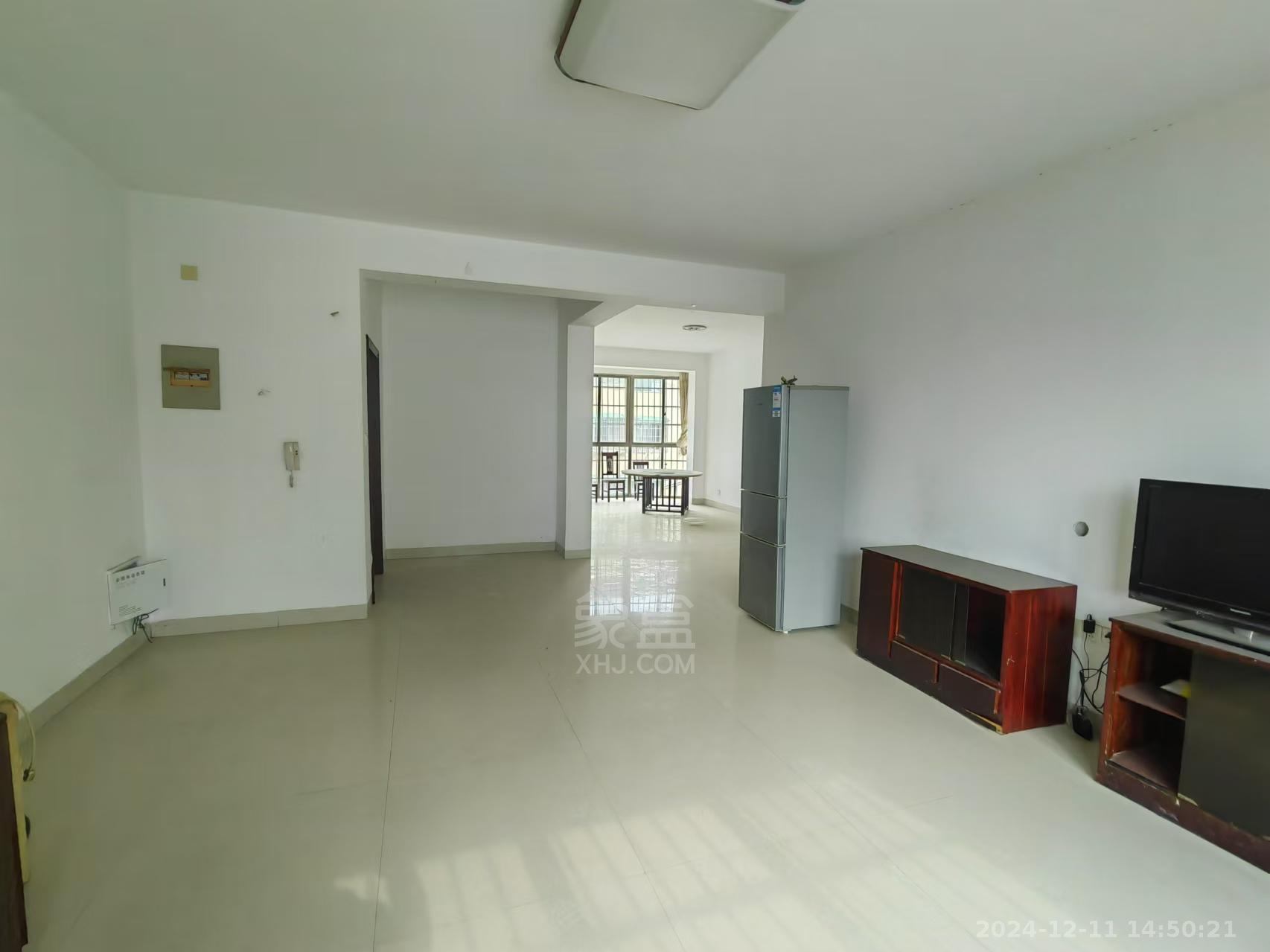 康华小区 4室2厅2卫 1800.0元/月 康华小区 4室2厅2卫 1800.0元/月室内图