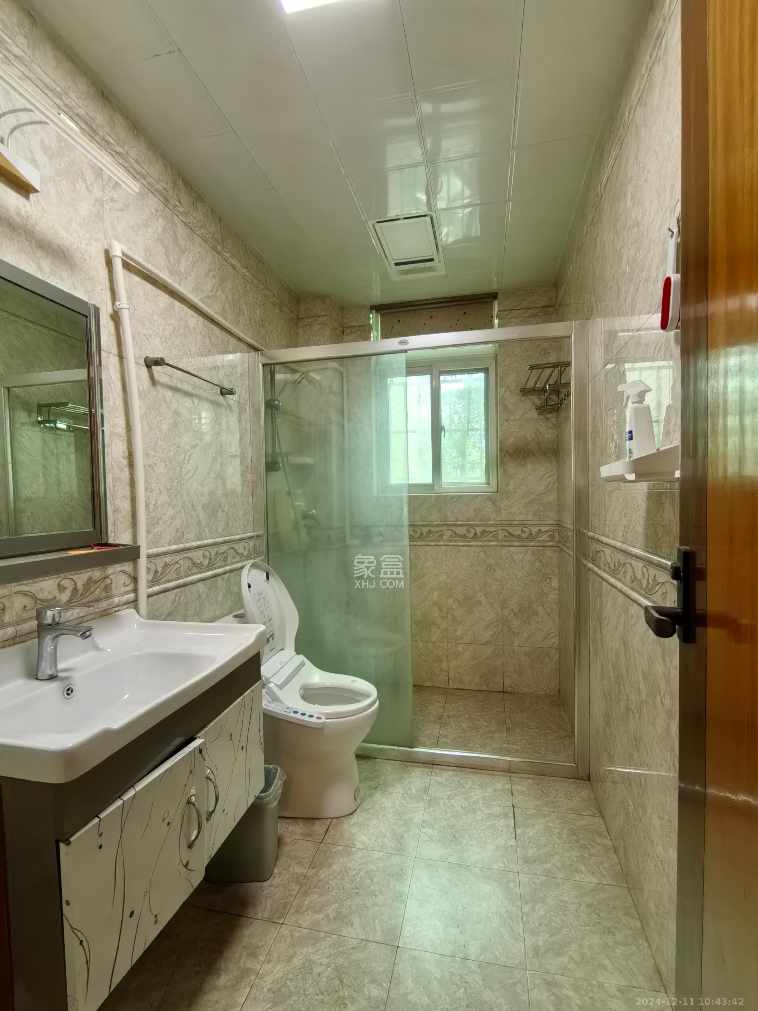 下大垅干部宿舍小区 3室2厅2卫 3200.0元/月 下大垅干部宿舍小区 3室2厅2卫 3200.0元/月室内图