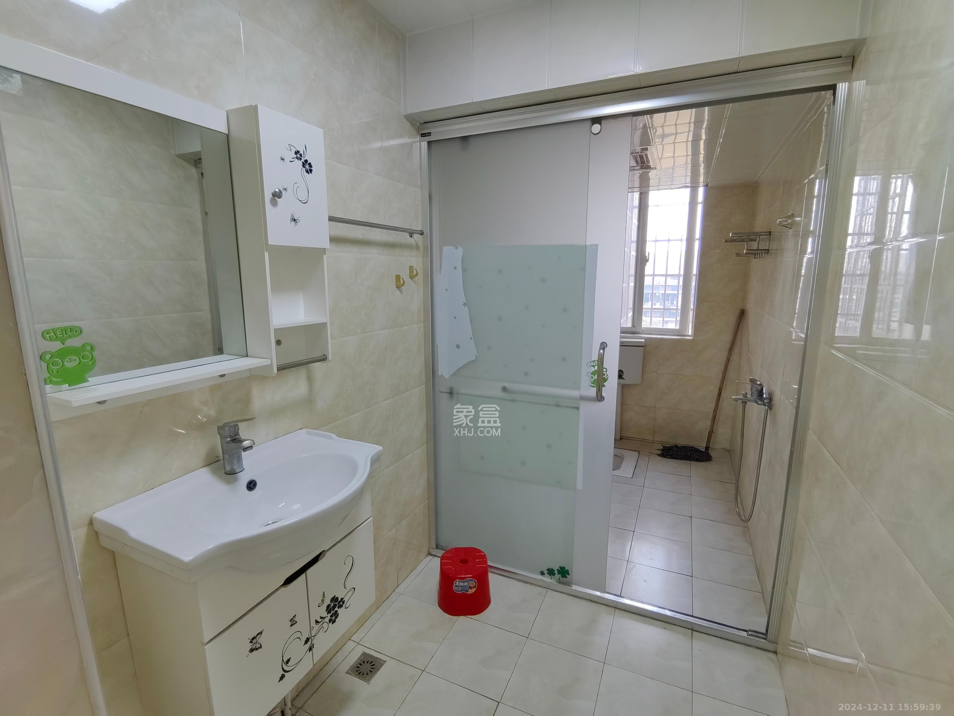 理工大学职工单位房青年汇 3室2厅2卫 2300.0元/月 理工大学职工单位房青年汇 3室2厅2卫 2300.0元/月室内图