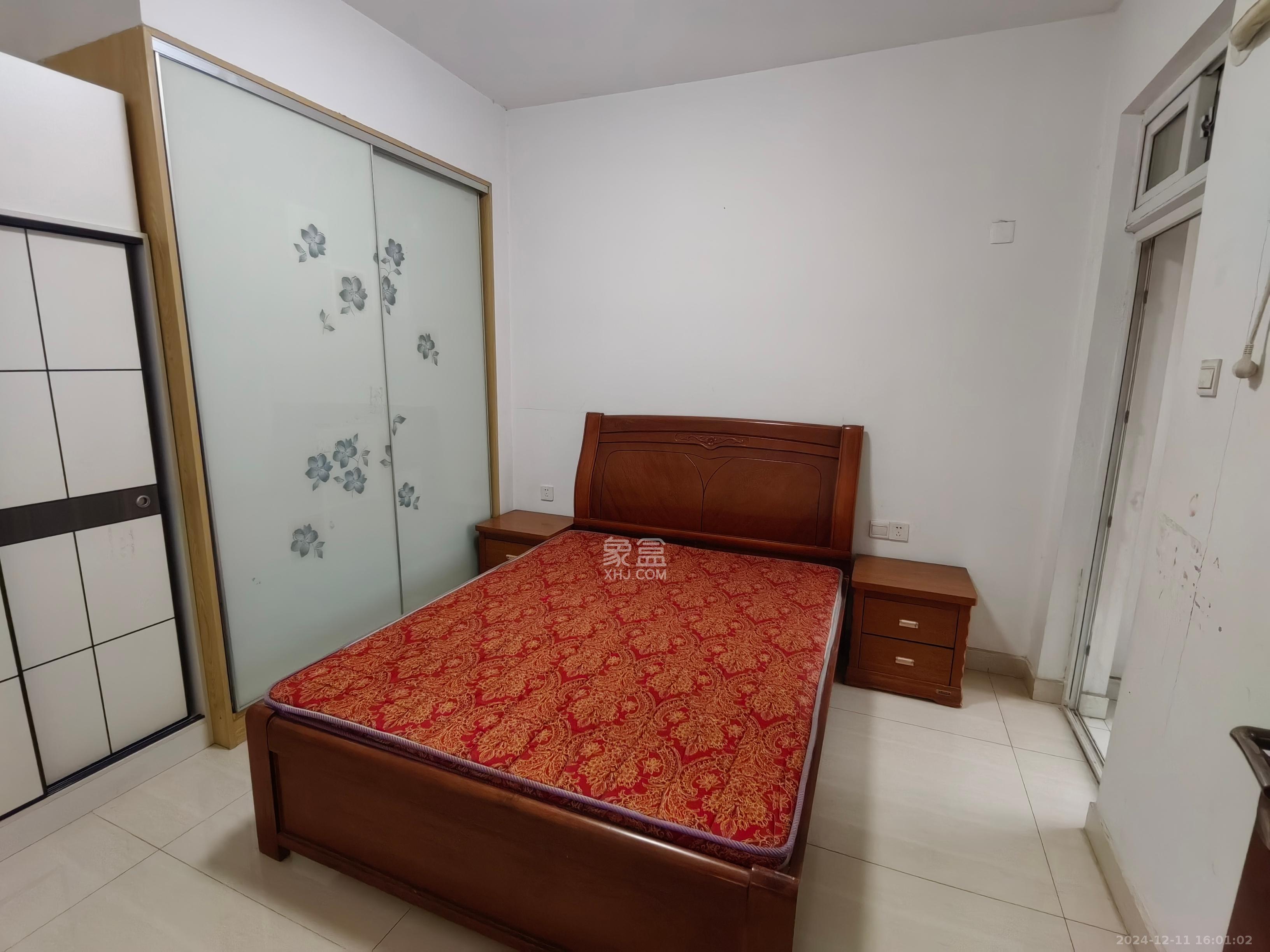 理工大学职工单位房青年汇 3室2厅2卫 2300.0元/月 理工大学职工单位房青年汇 3室2厅2卫 2300.0元/月室内图