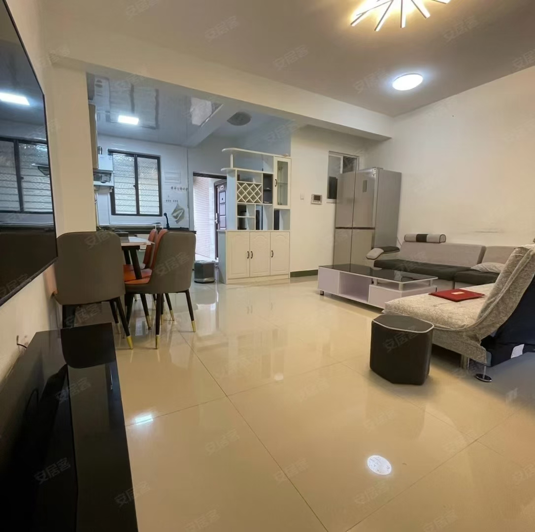 江畔人家  1室1厅1卫    99.0万 江畔人家  1室1厅1卫    99.0万客厅