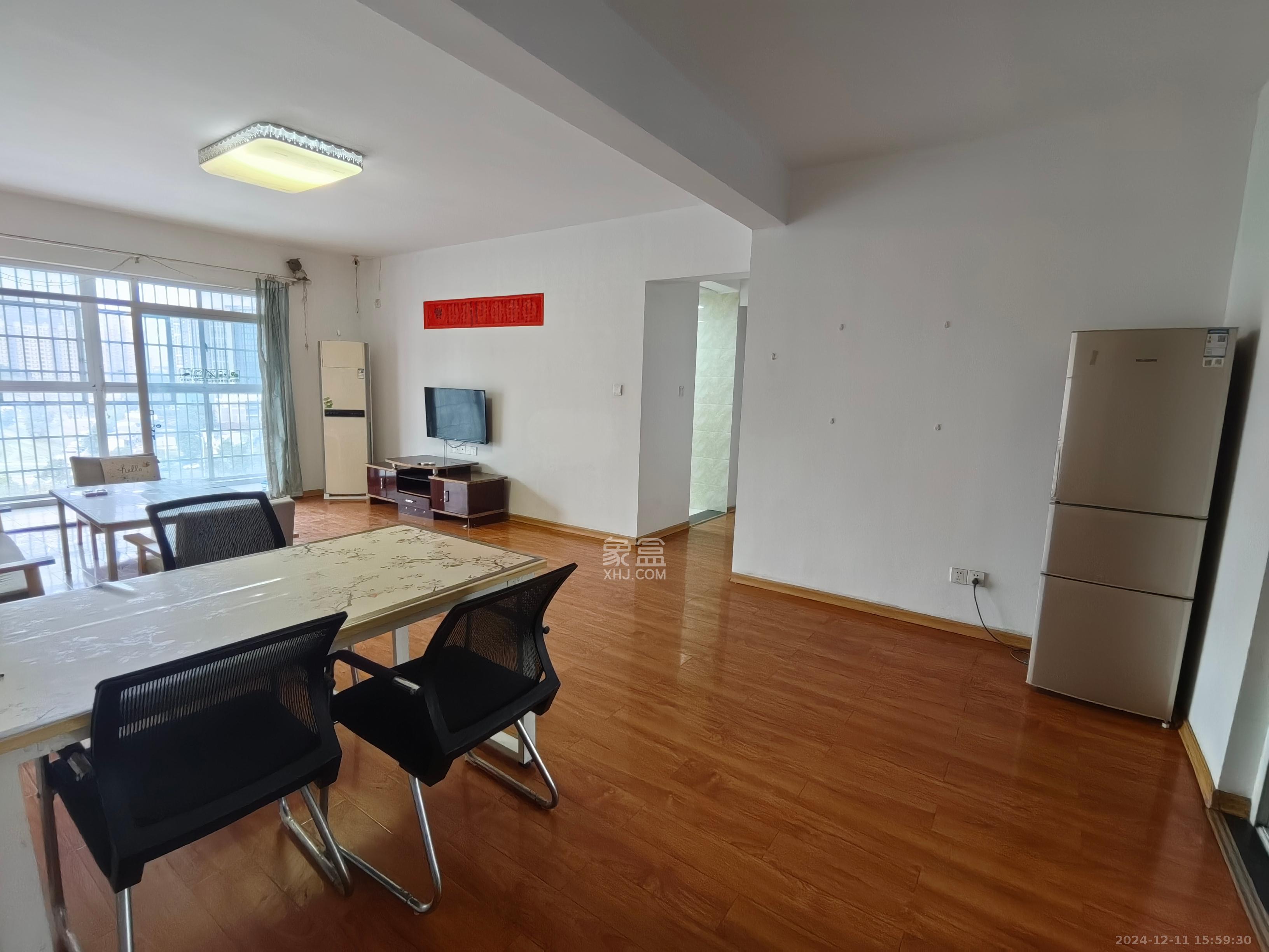 理工大学职工单位房青年汇 3室2厅2卫 2300.0元/月 理工大学职工单位房青年汇 3室2厅2卫 2300.0元/月室内图