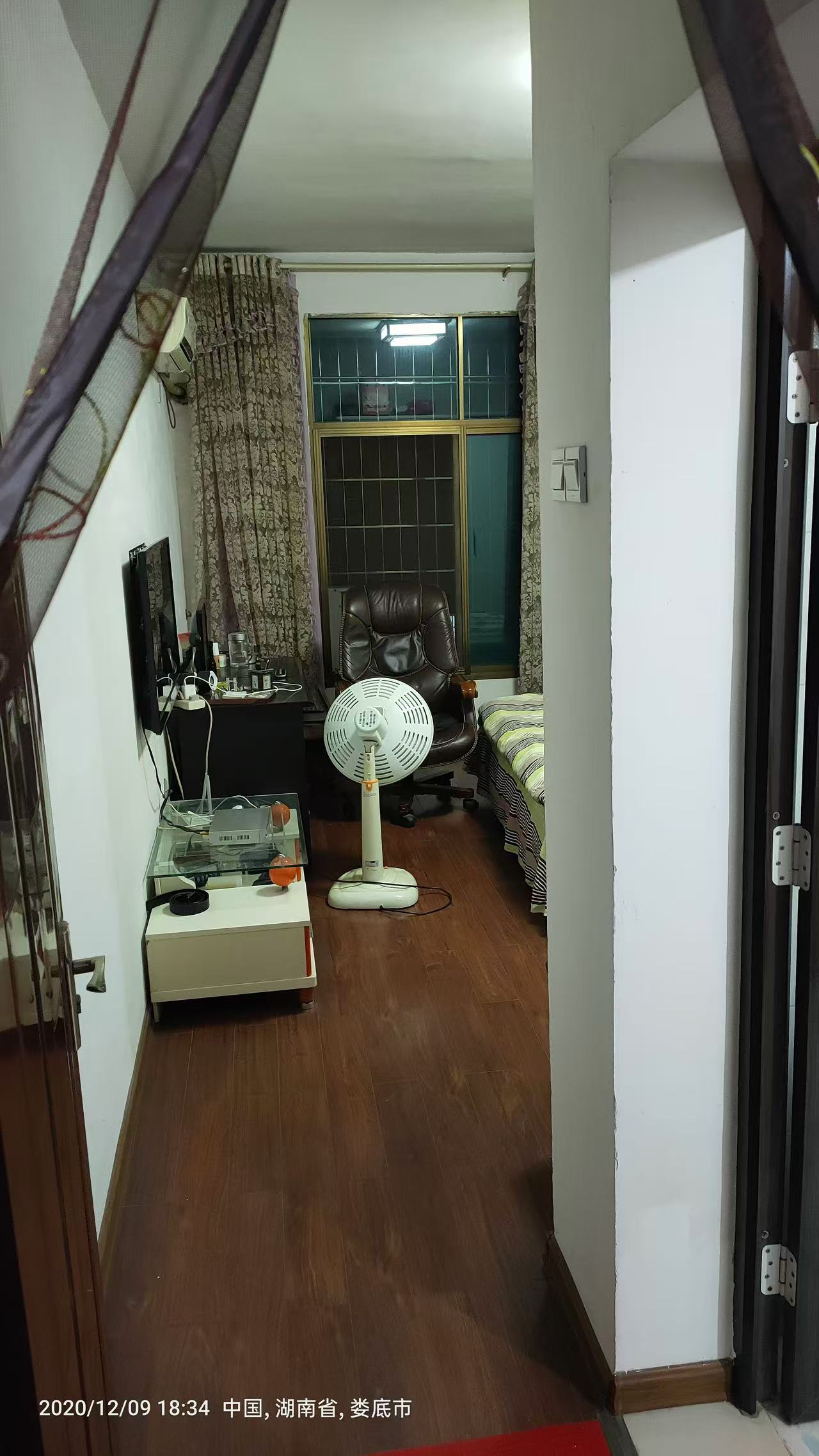 长青居民生活小区  4室2厅2卫    48.0万卧室