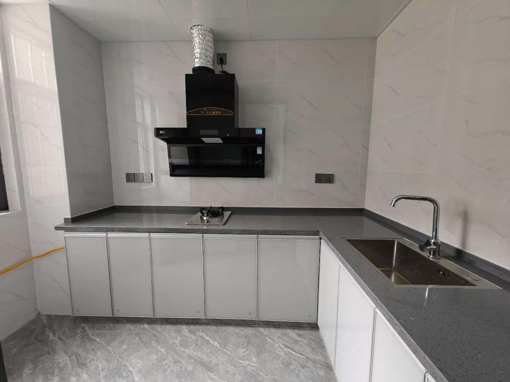 互助小区电梯房 3室2厅2卫 2000.0元/月 互助小区电梯房 3室2厅2卫 2000.0元/月室内图