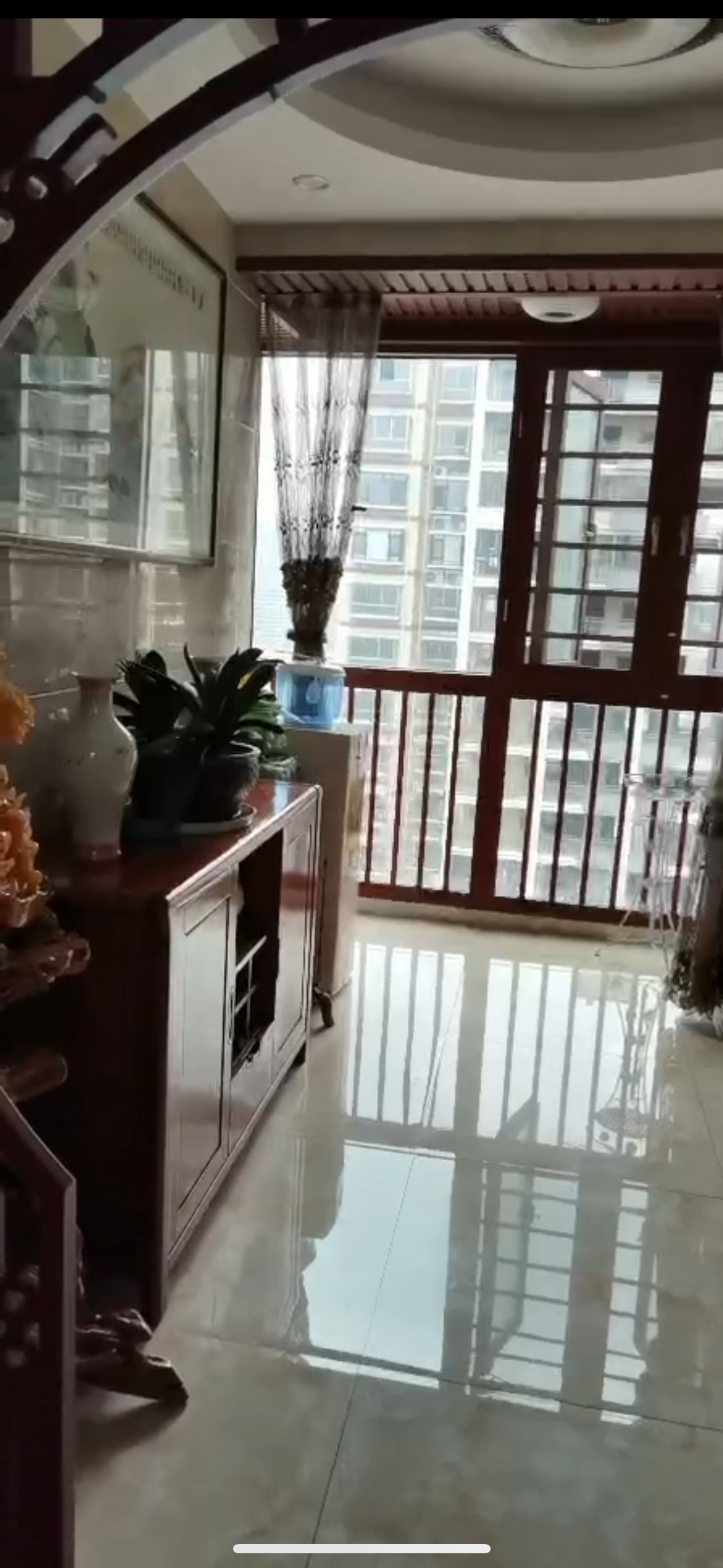 财苑小区 5室2厅2卫 185.0万 财苑小区 5室2厅2卫 185.0万客厅