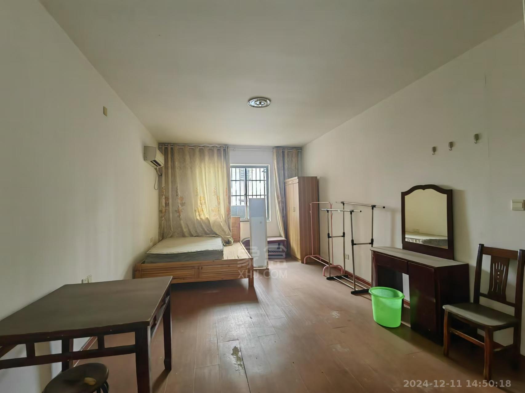 康华小区 4室2厅2卫 1800.0元/月 康华小区 4室2厅2卫 1800.0元/月室内图