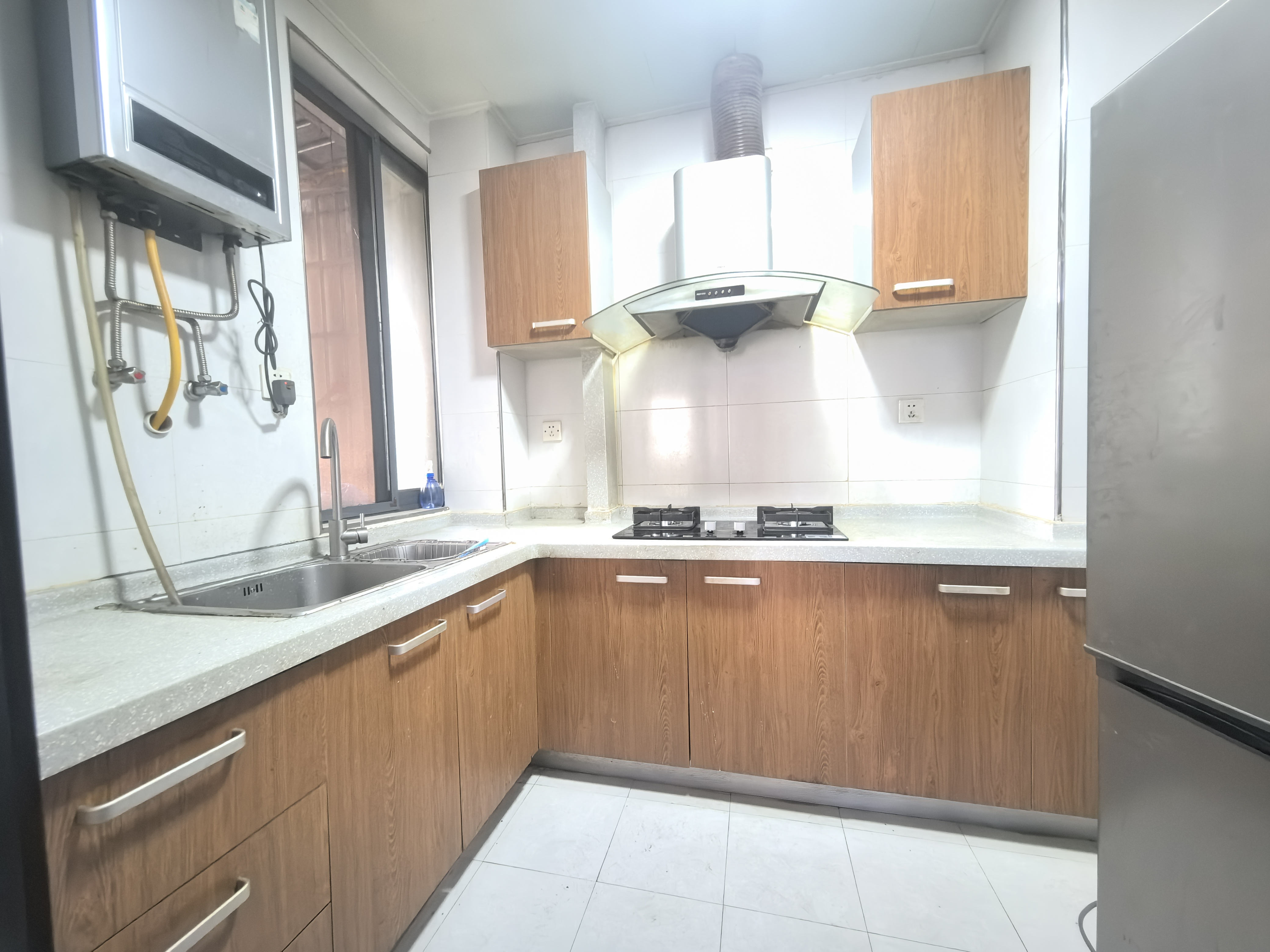 童话里 3室2厅1卫 1800.0元/月 童话里 3室2厅1卫 1800.0元/月室内图