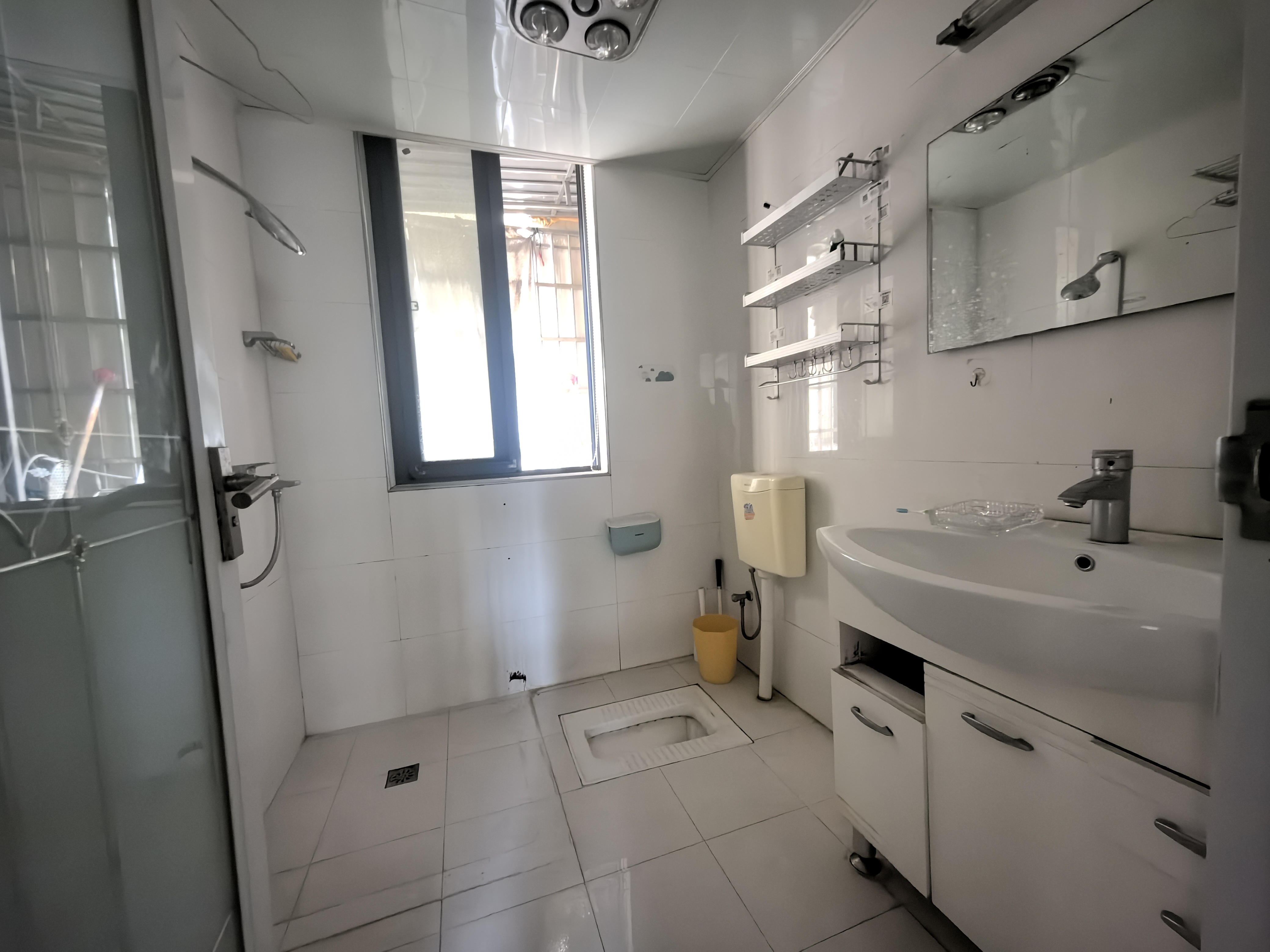 童话里 3室2厅1卫 1800.0元/月 童话里 3室2厅1卫 1800.0元/月室内图