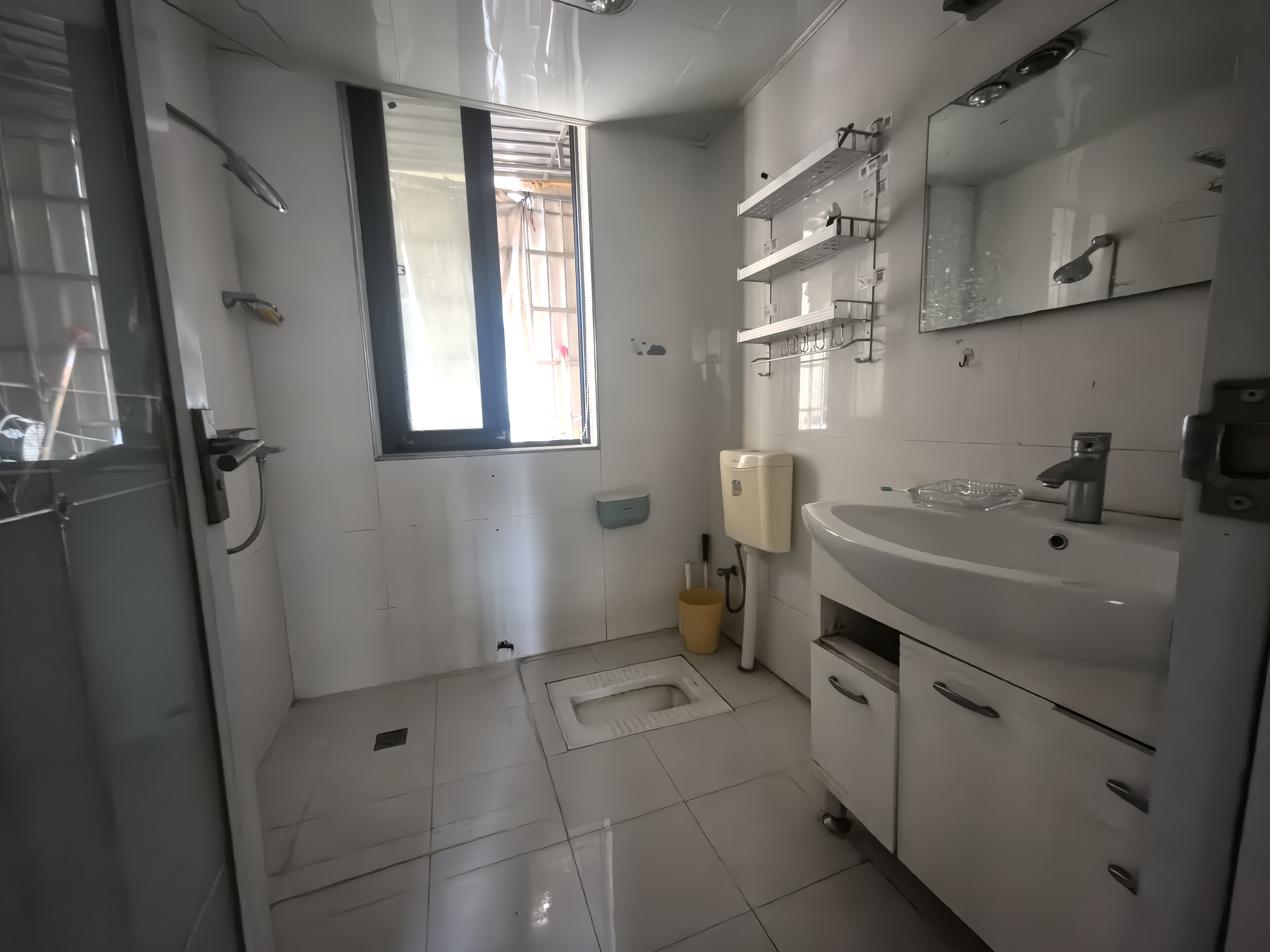 童话里 3室2厅1卫 1800.0元/月 童话里 3室2厅1卫 1800.0元/月室内图