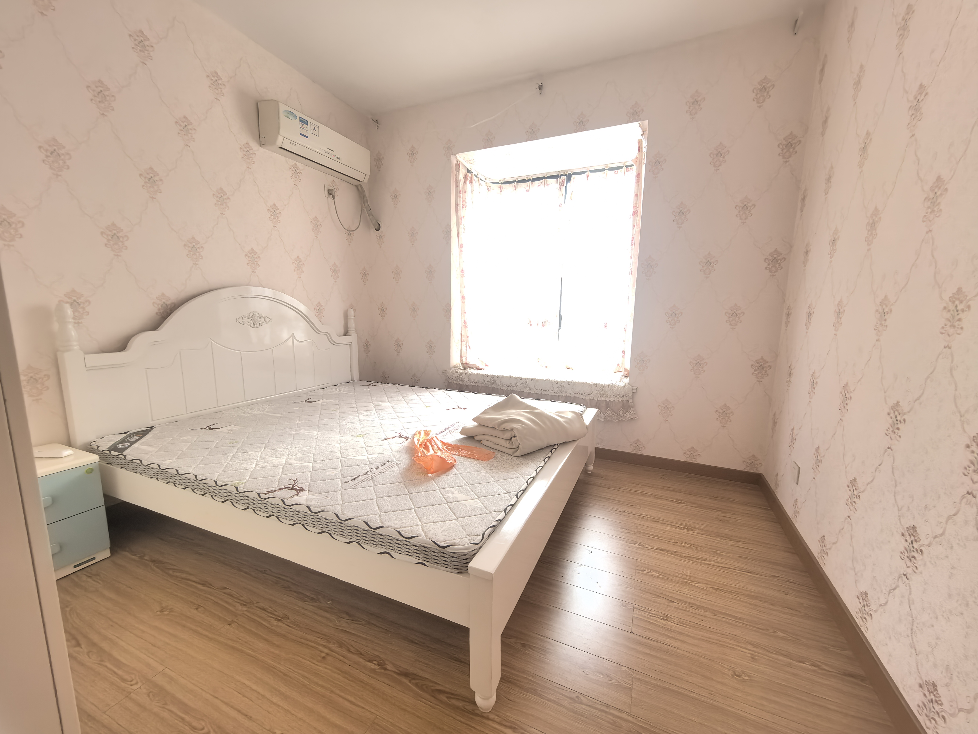 童话里 3室2厅1卫 1800.0元/月 童话里 3室2厅1卫 1800.0元/月室内图