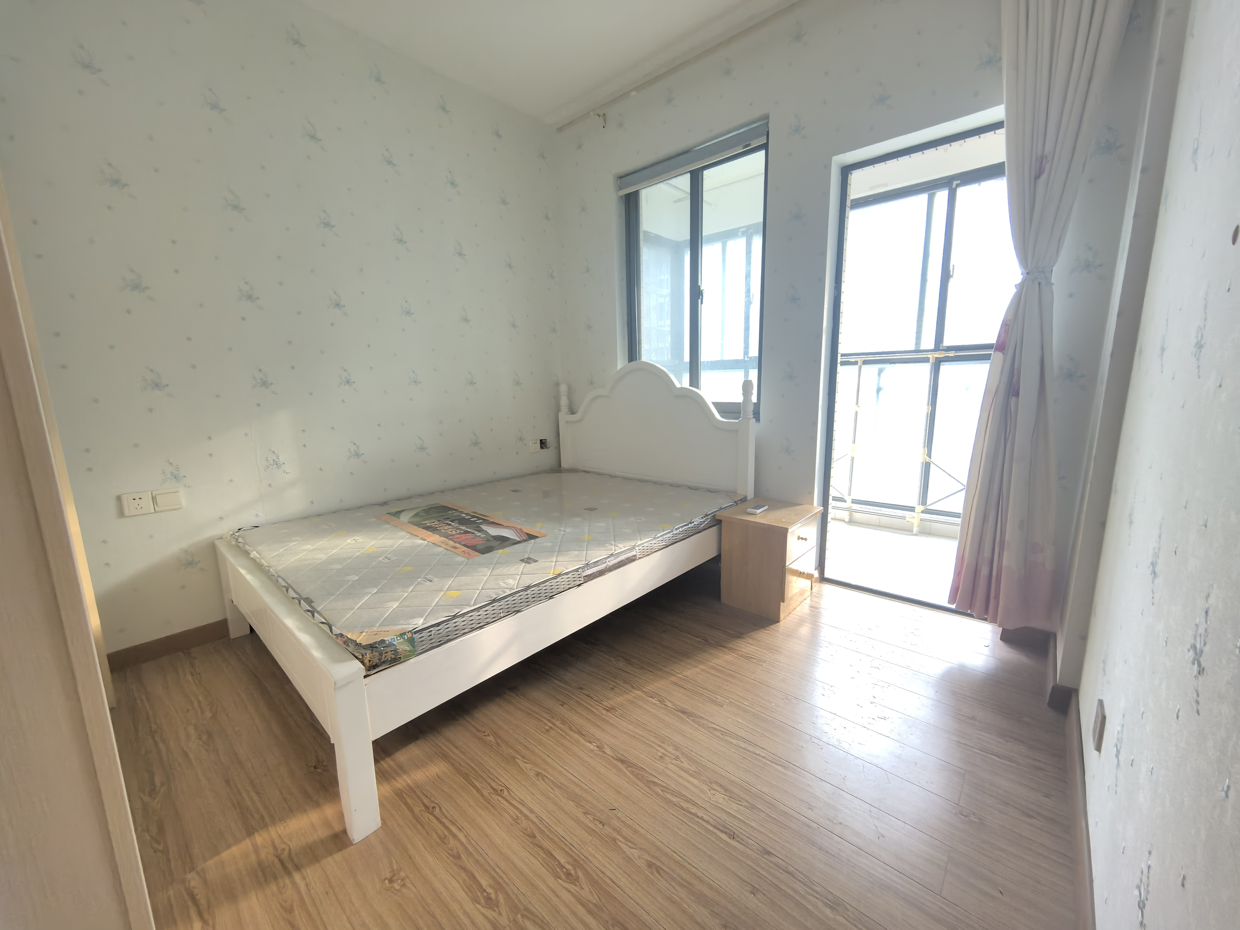 童话里 3室2厅1卫 1800.0元/月 童话里 3室2厅1卫 1800.0元/月室内图