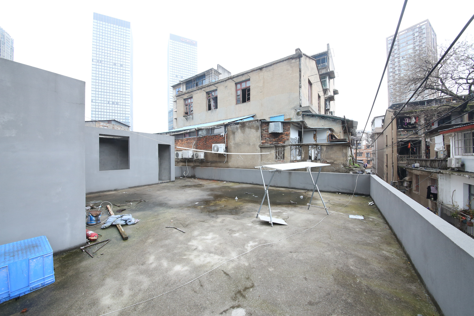 西长街散盘  4室1厅1卫   120.00万阳台