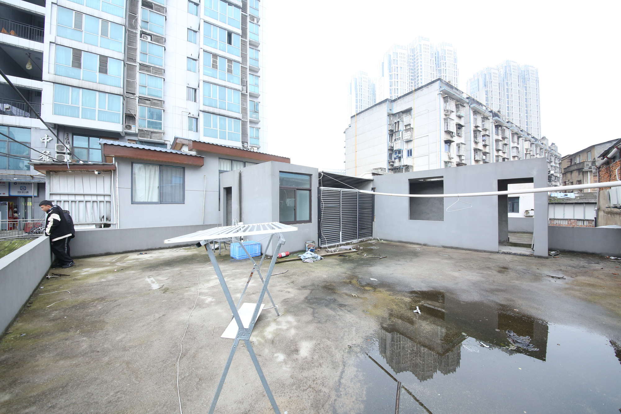 西长街散盘  4室1厅1卫   120.00万阳台